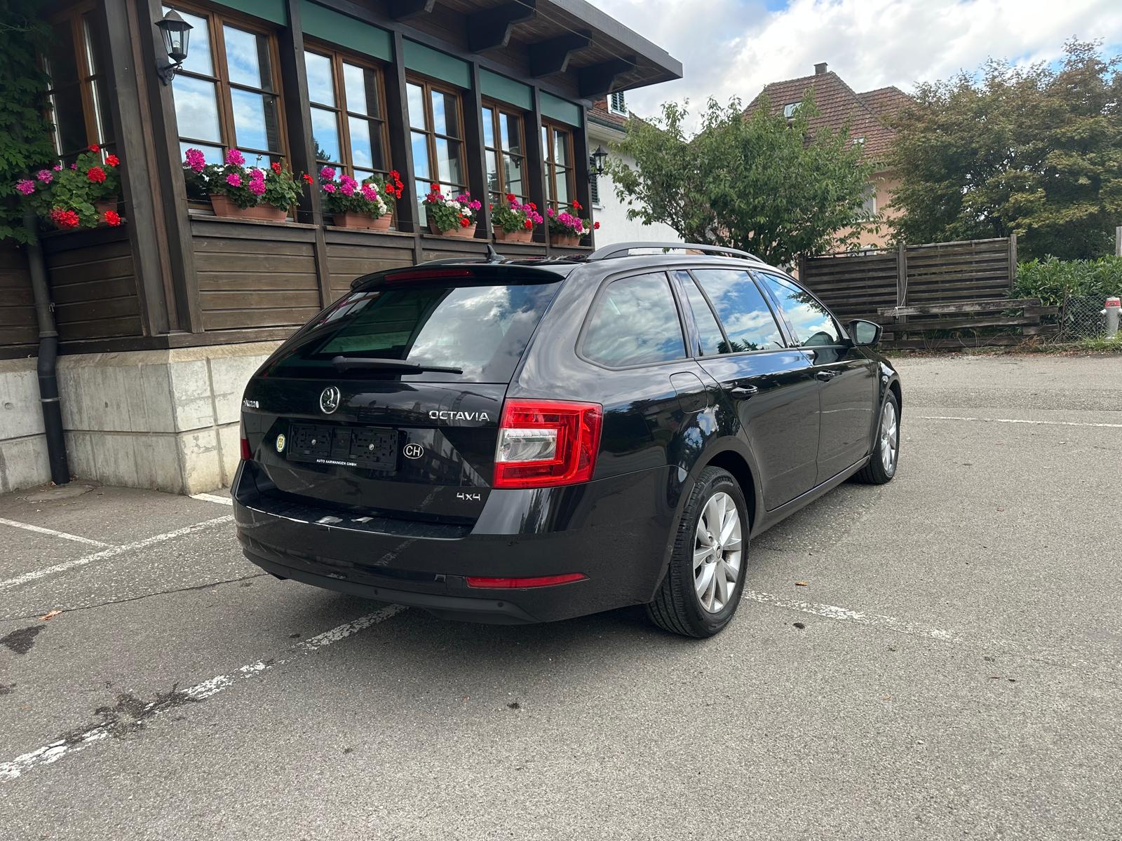 SKODA Octavia Combi 2.0 TSI Style 4x4 DSG-image-3