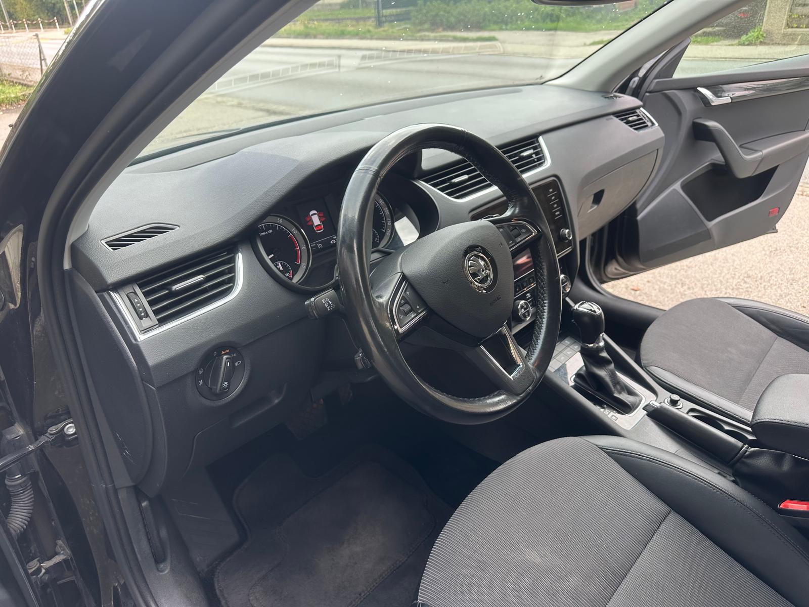 SKODA Octavia Combi 2.0 TSI Style 4x4 DSG-image-8
