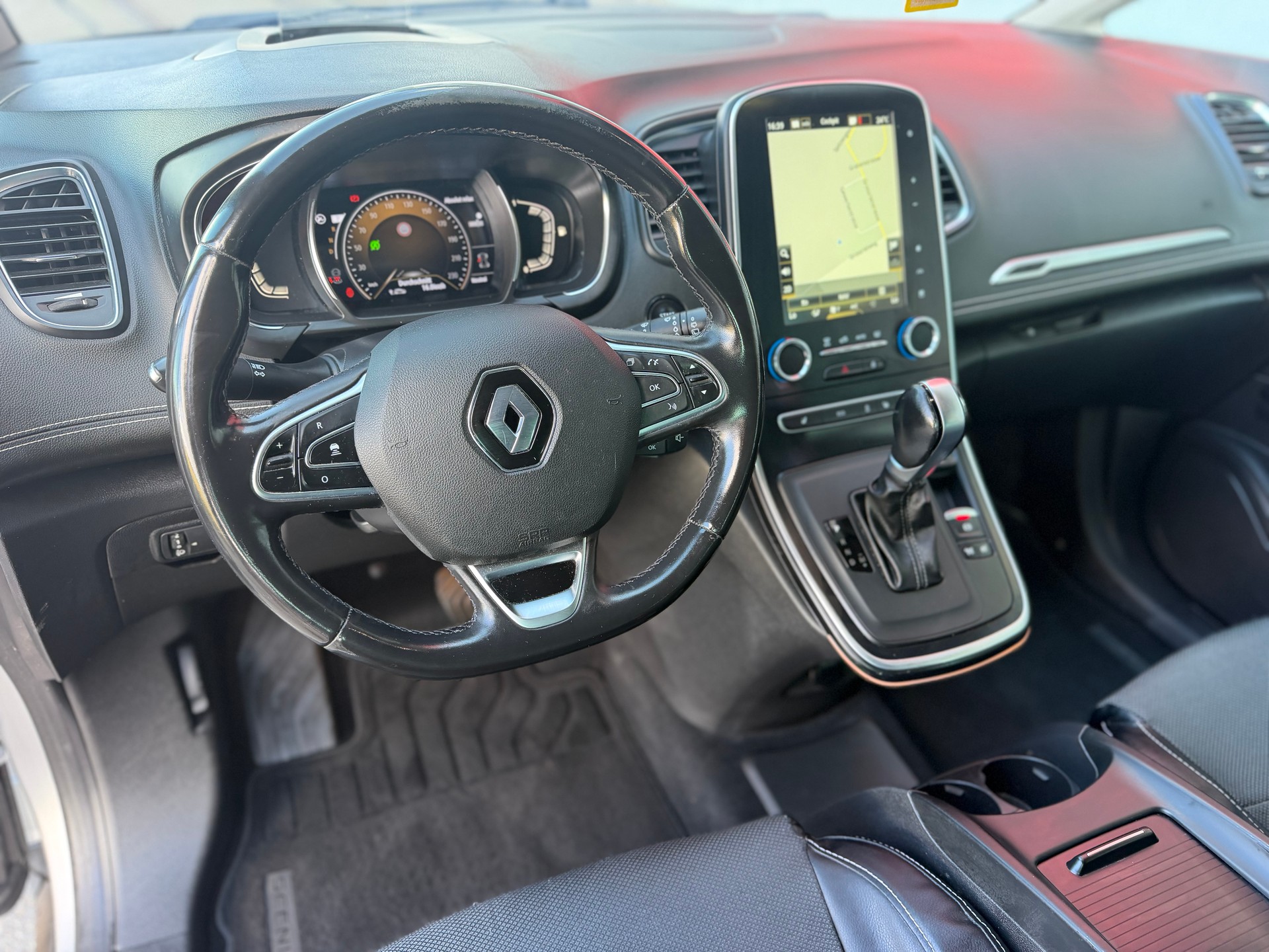 RENAULT Grand Scénic 1.3 16V Turbo Intens EDC-image-16