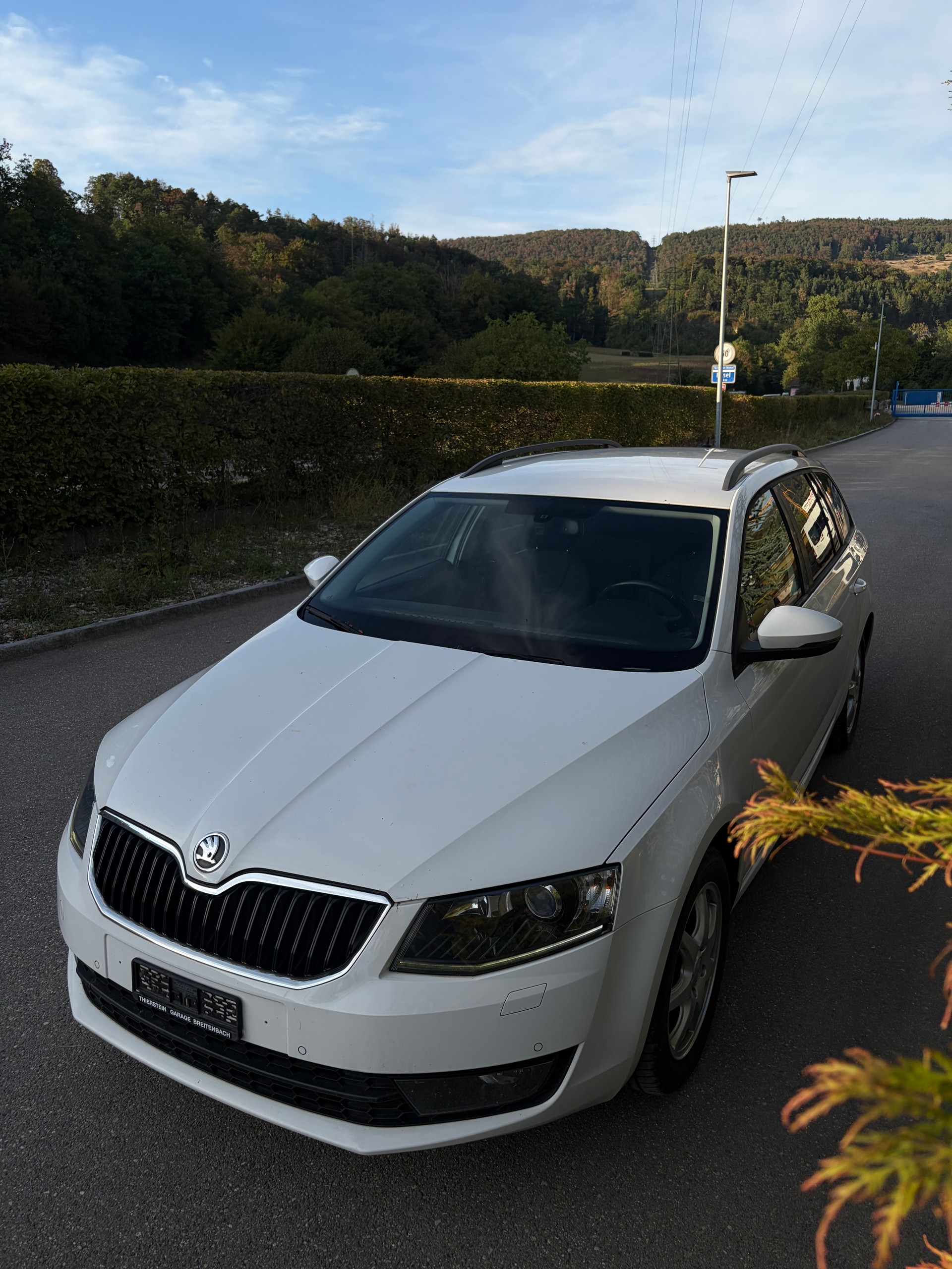 SKODA Octavia Combi 1.8 TSI L&K DSG-image-1