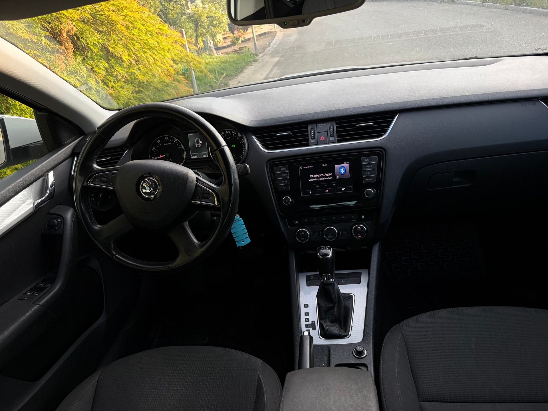 SKODA Octavia Combi 1.8 TSI L&K DSG-image-3