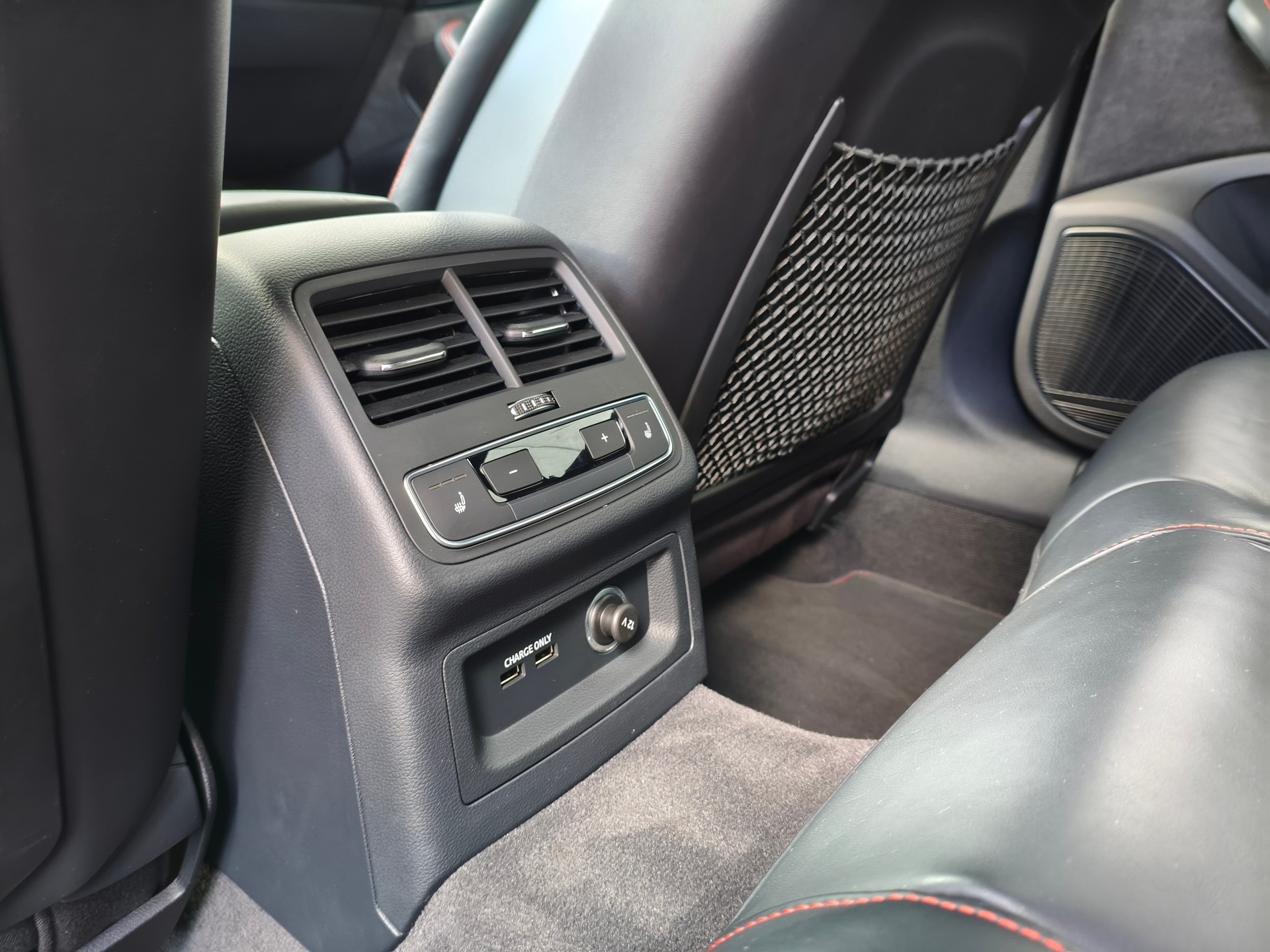 AUDI RS4 Avant 2.9 TFSI quattro tiptronic-image-14