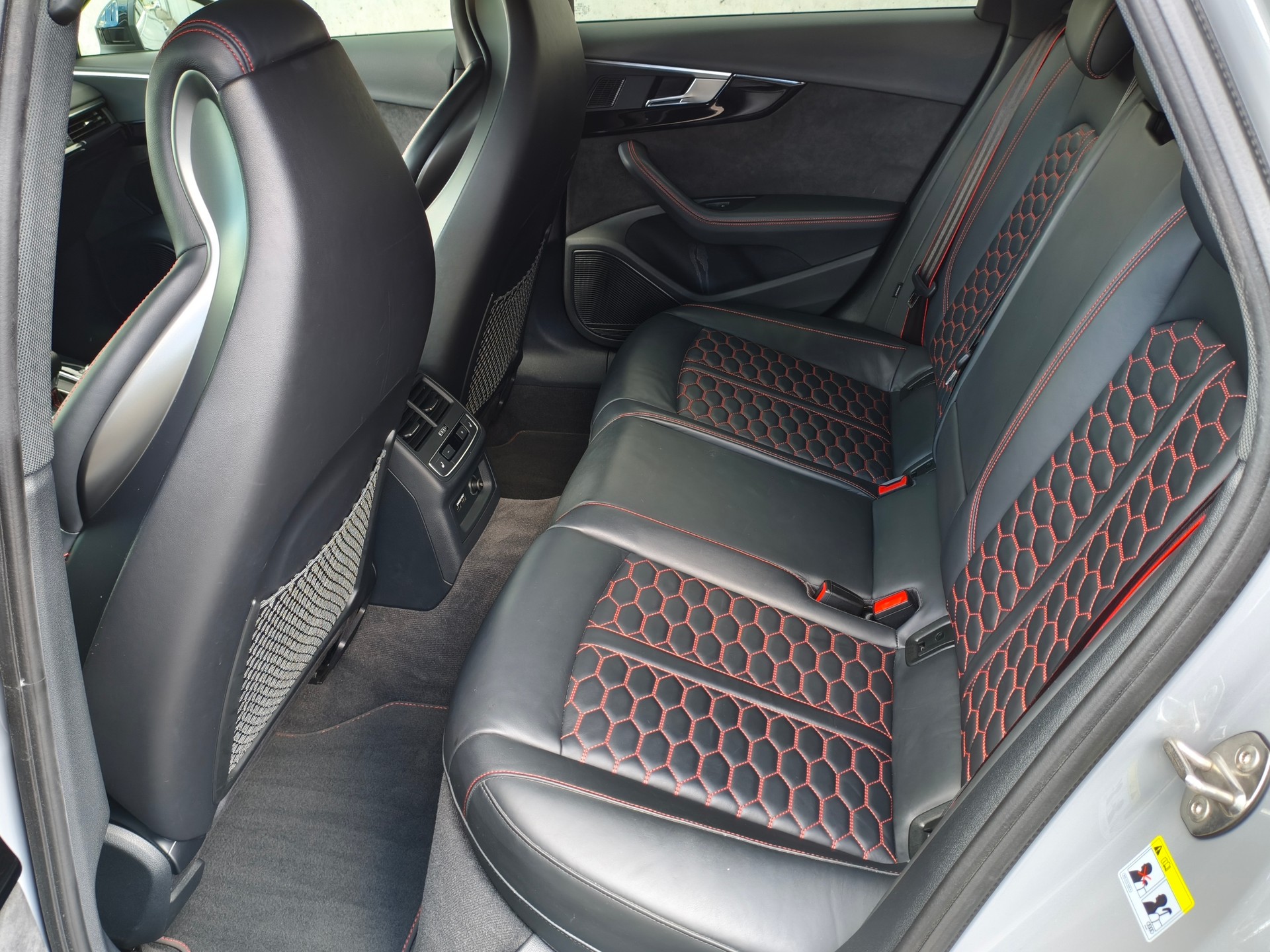 AUDI RS4 Avant 2.9 TFSI quattro tiptronic-image-15