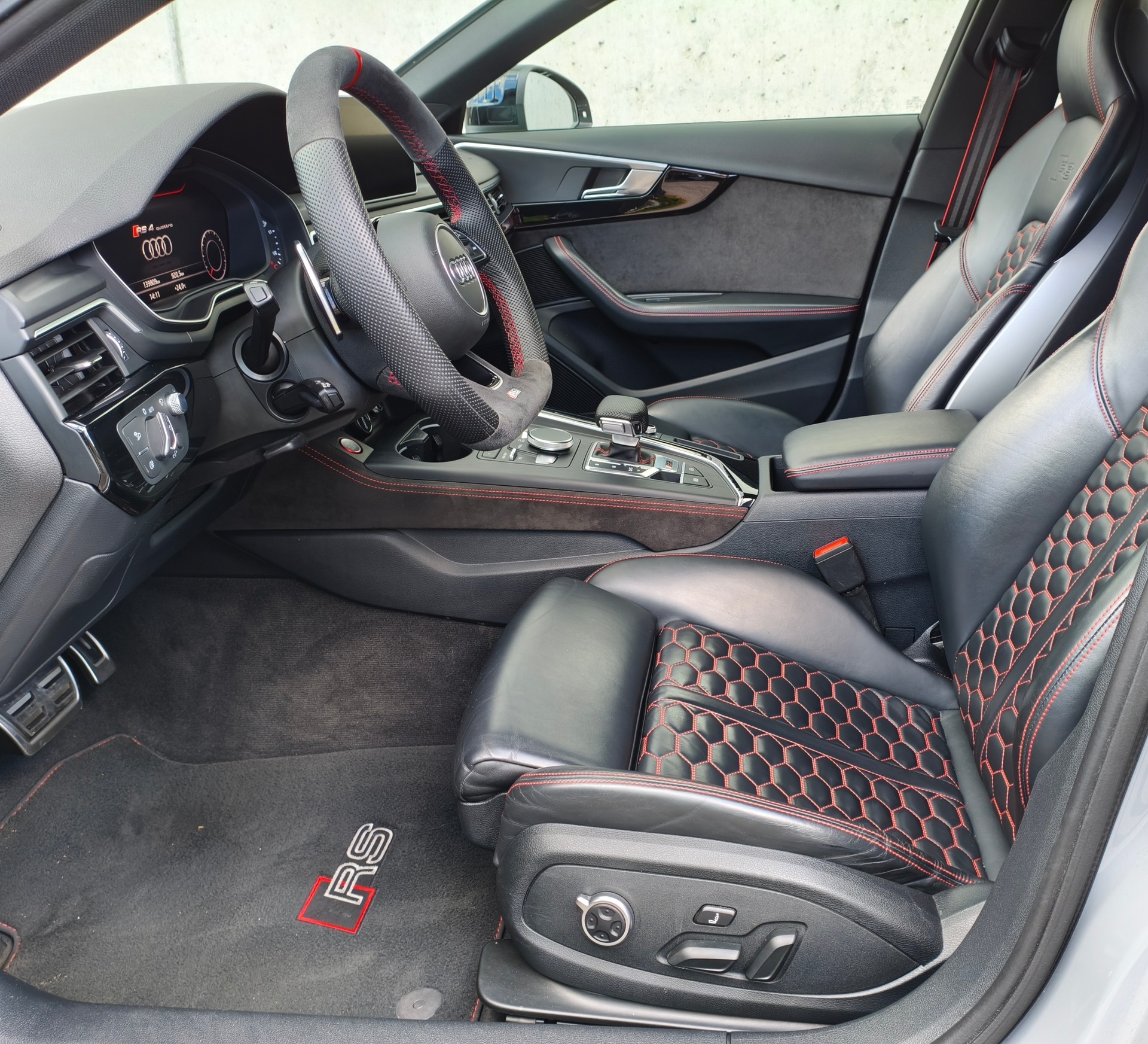 AUDI RS4 Avant 2.9 TFSI quattro tiptronic-image-10