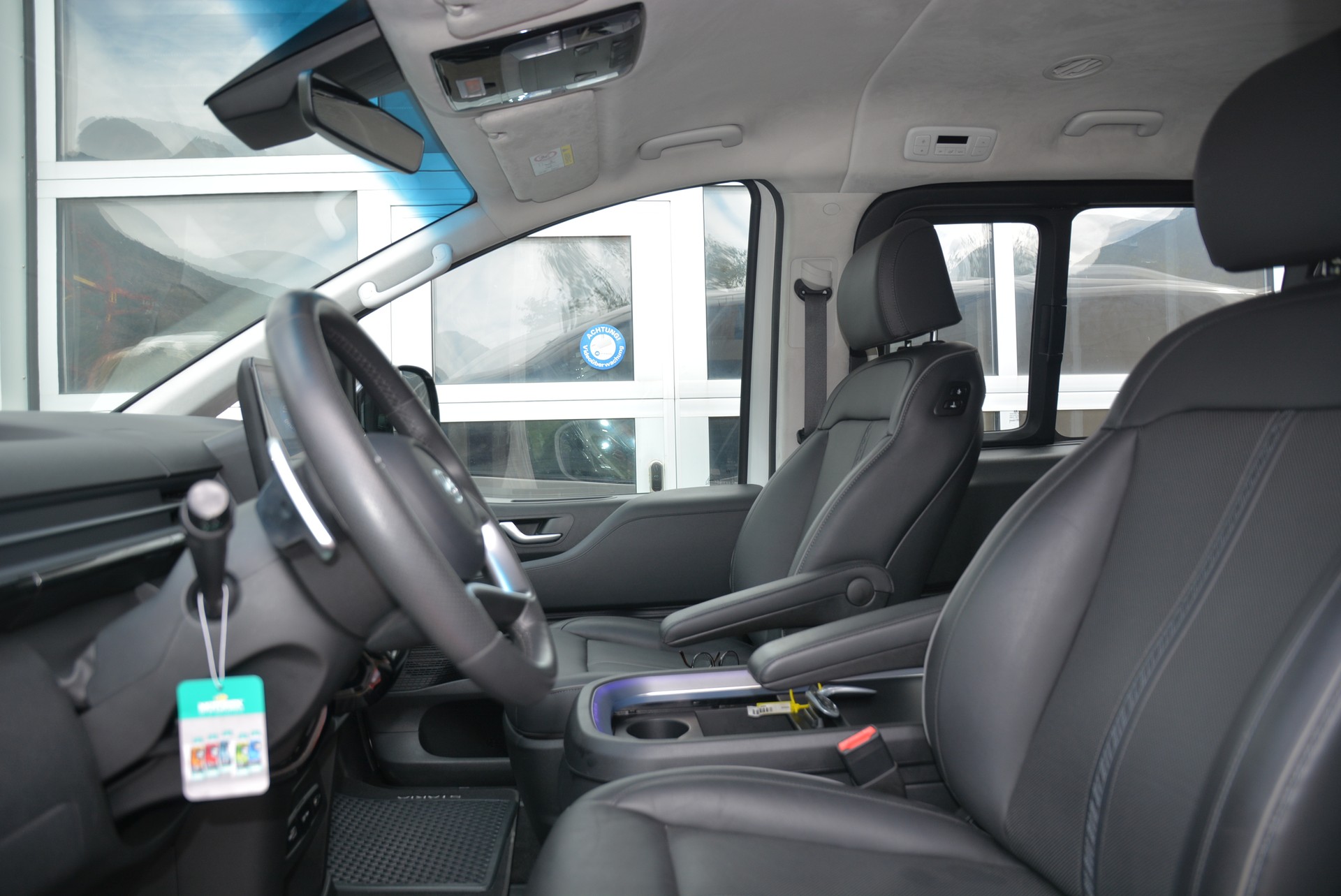 HYUNDAI Staria Premium 2.2 CRDi Amplia 4WD A-image-13