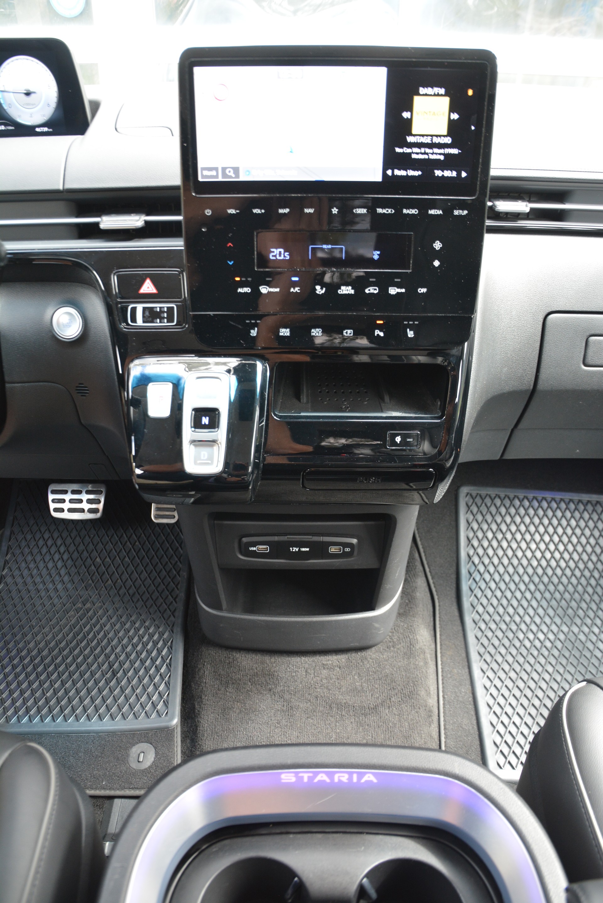 HYUNDAI Staria Premium 2.2 CRDi Amplia 4WD A-image-6
