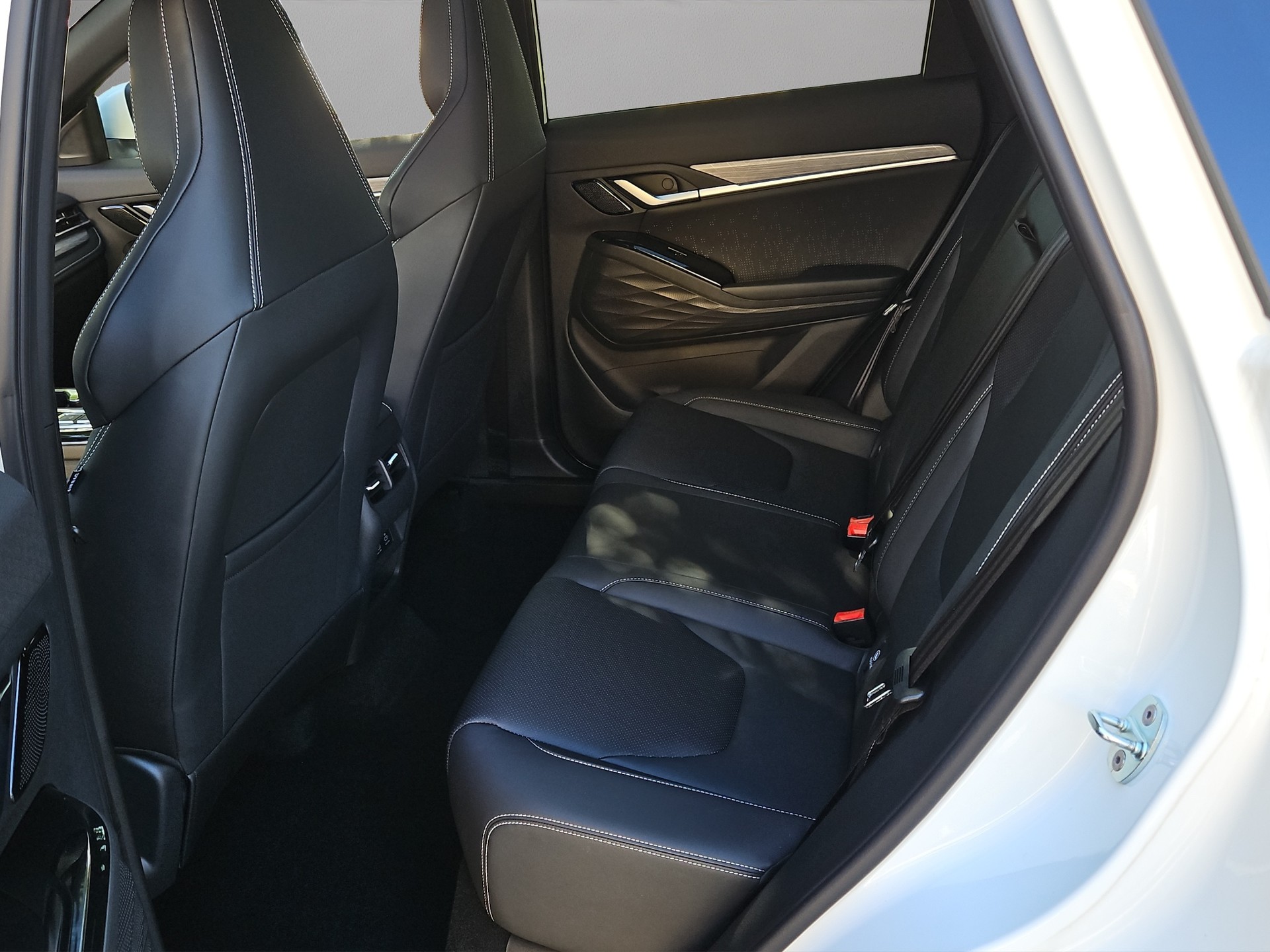JAC JS6 1.5 PHEV-image-5