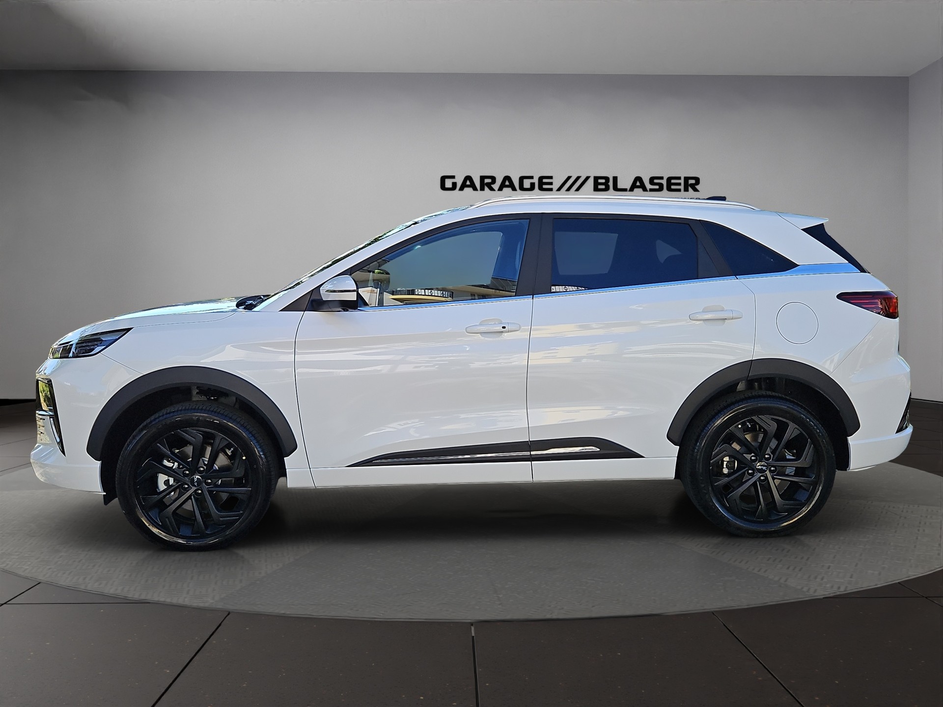 JAC JS6 1.5 PHEV-showroom-element-1