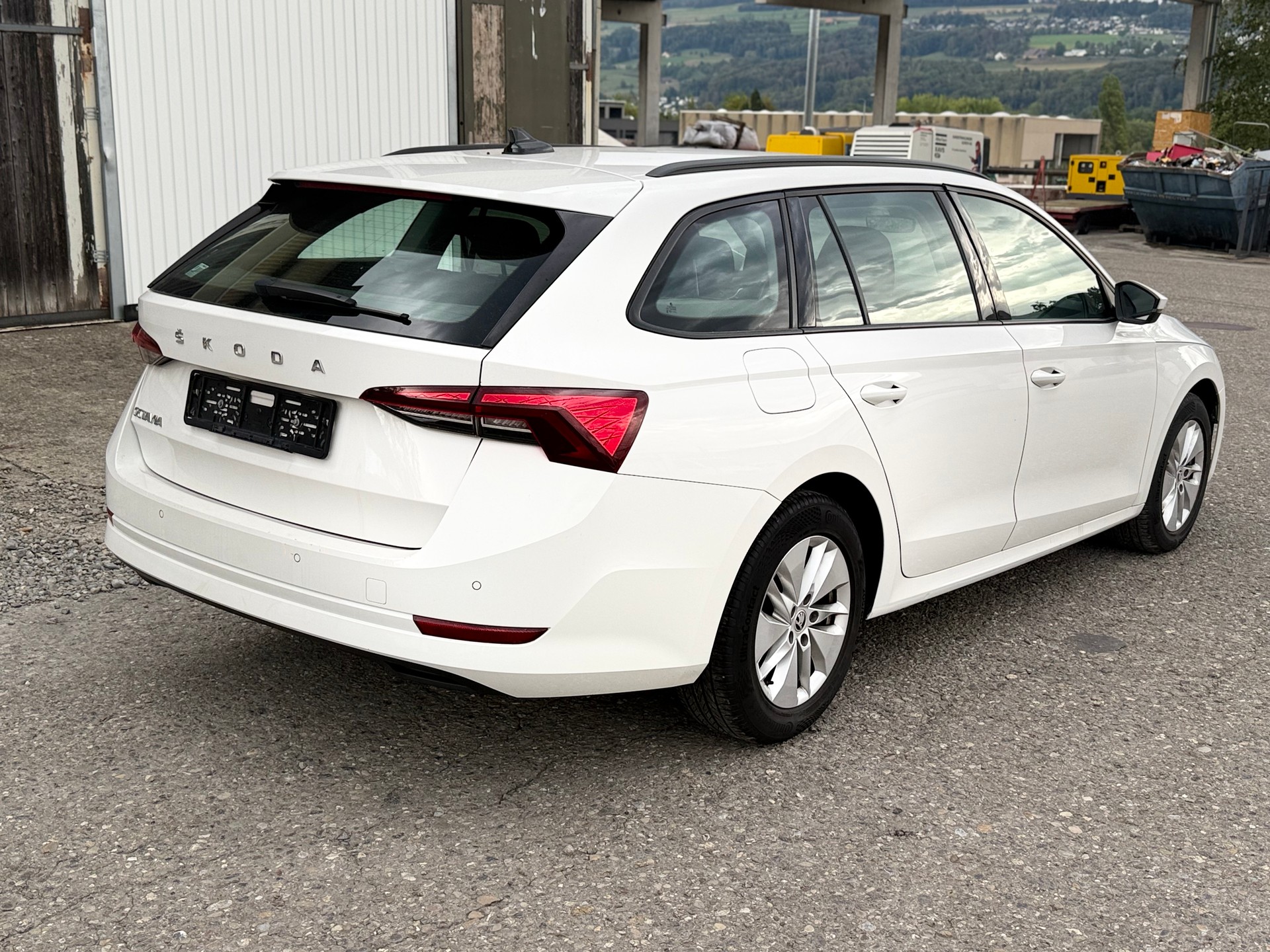 SKODA Octavia Combi 2.0 TDI DSG Ambition-image-5