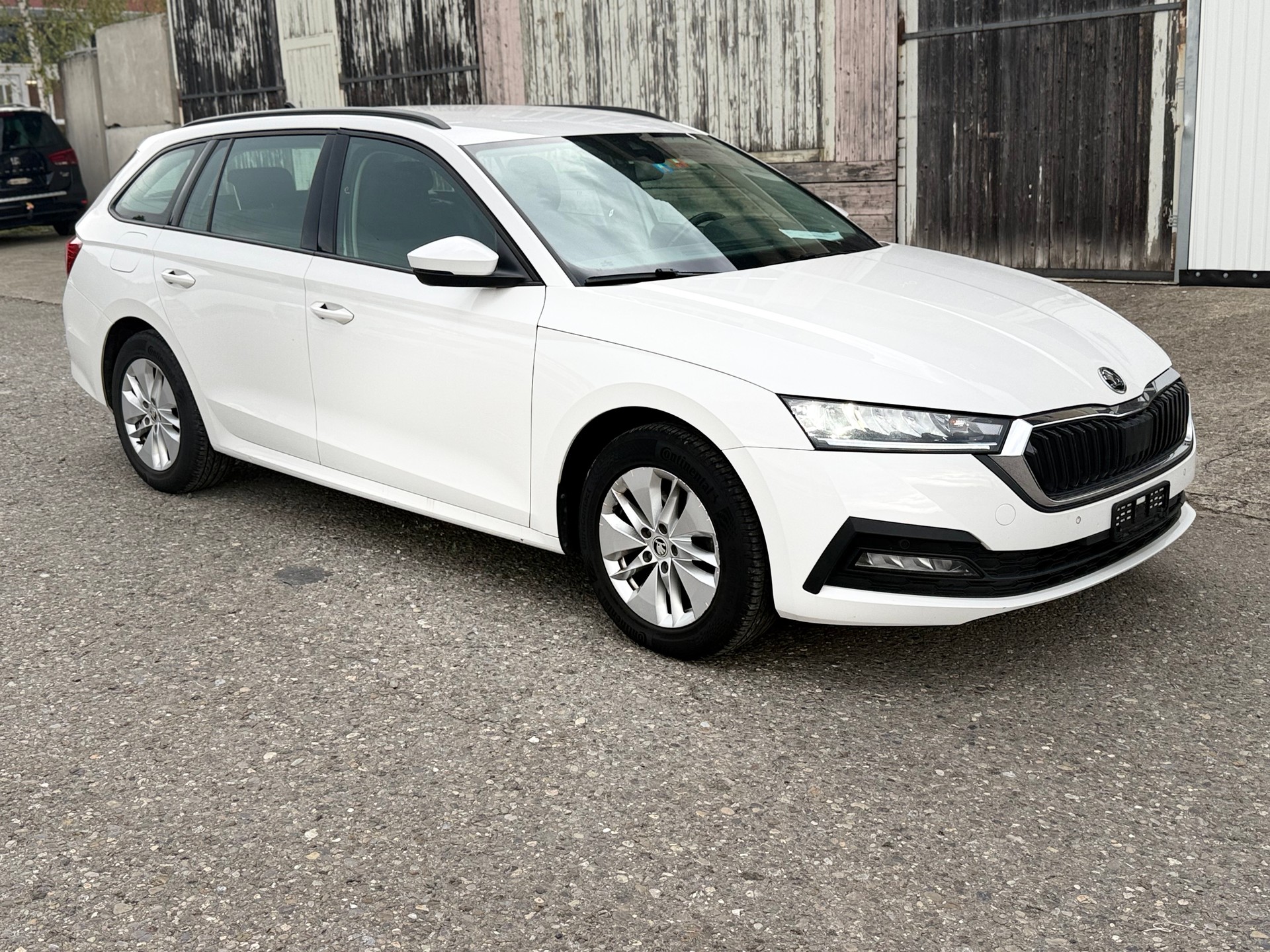 SKODA Octavia Combi 2.0 TDI DSG Ambition-image-6