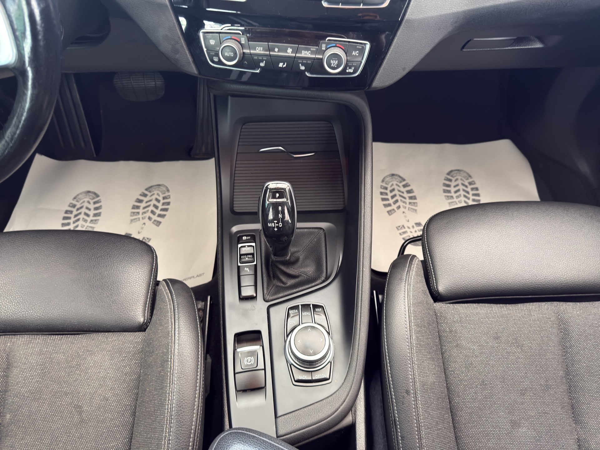 BMW X1 sDrive 18d Steptronic-image-11