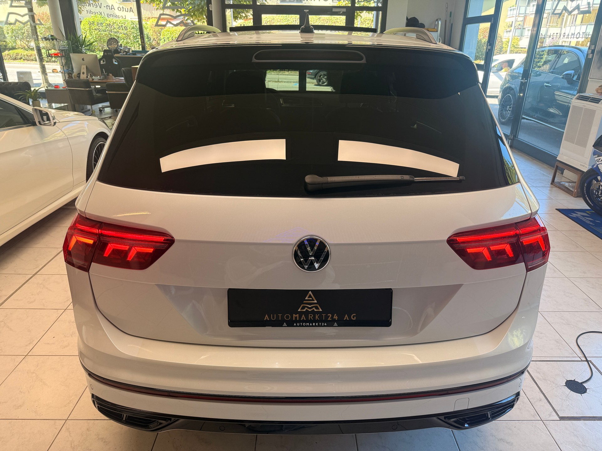 VW Tiguan 2.0 TSI R-Line DSG-image-14