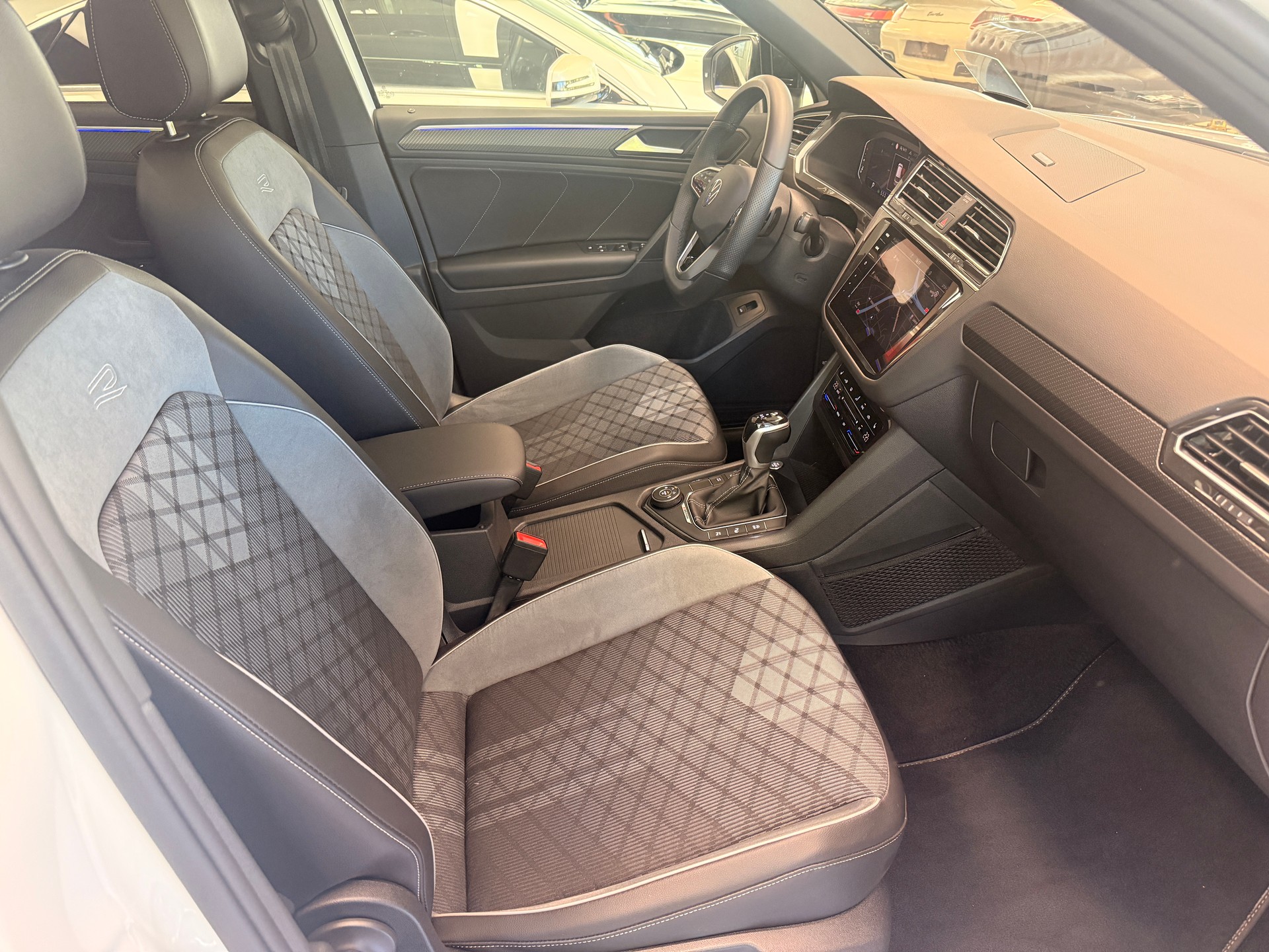 VW Tiguan 2.0 TSI R-Line DSG-image-10