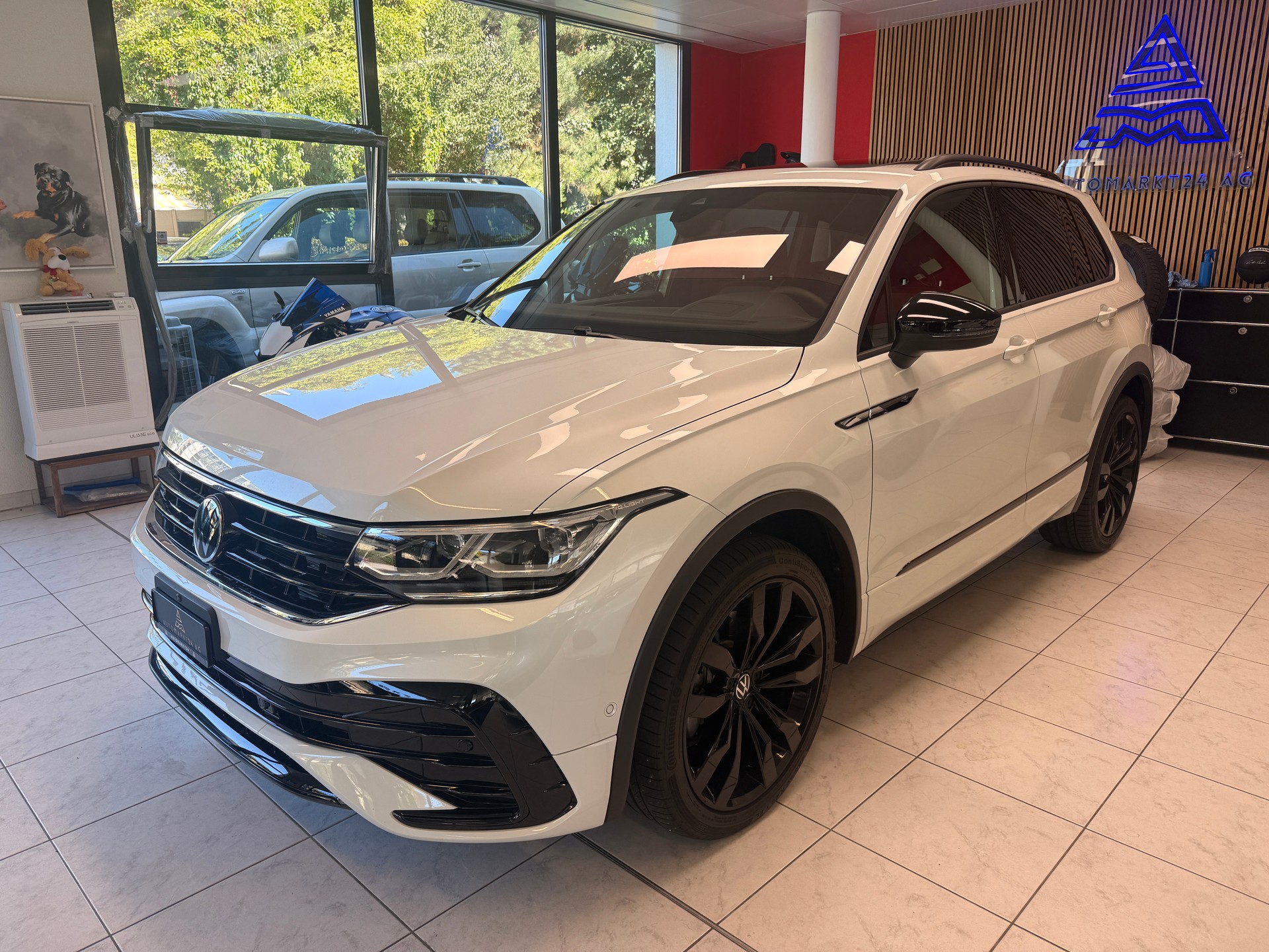 VW Tiguan 2.0 TSI R-Line DSG-image-2