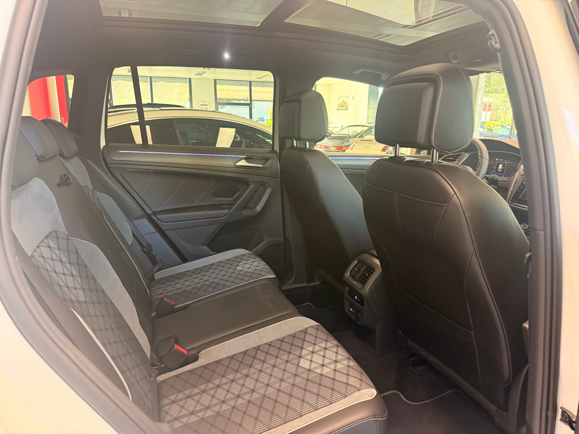 VW Tiguan 2.0 TSI R-Line DSG-image-11
