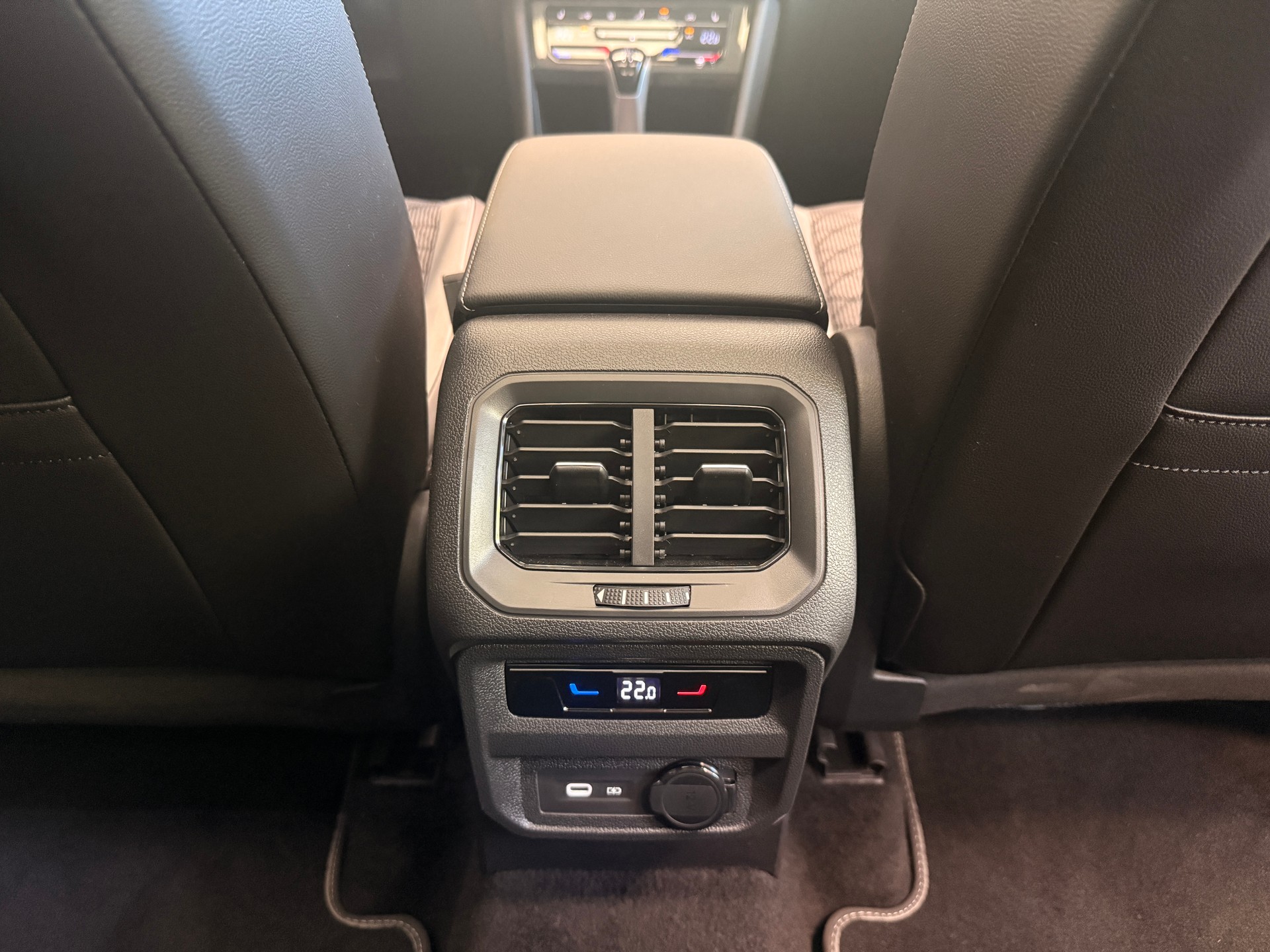 VW Tiguan 2.0 TSI R-Line DSG-image-12