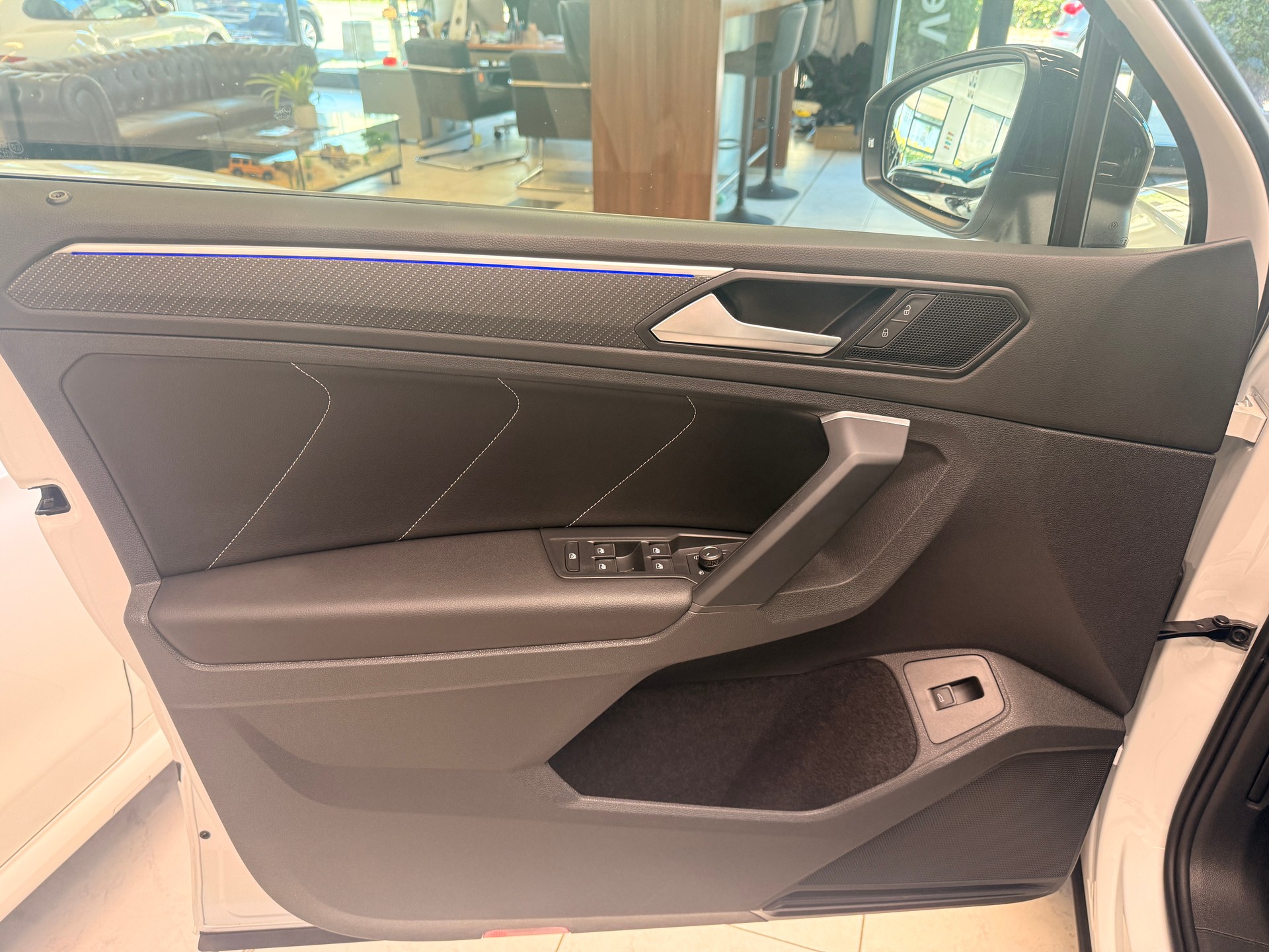 VW Tiguan 2.0 TSI R-Line DSG-image-4