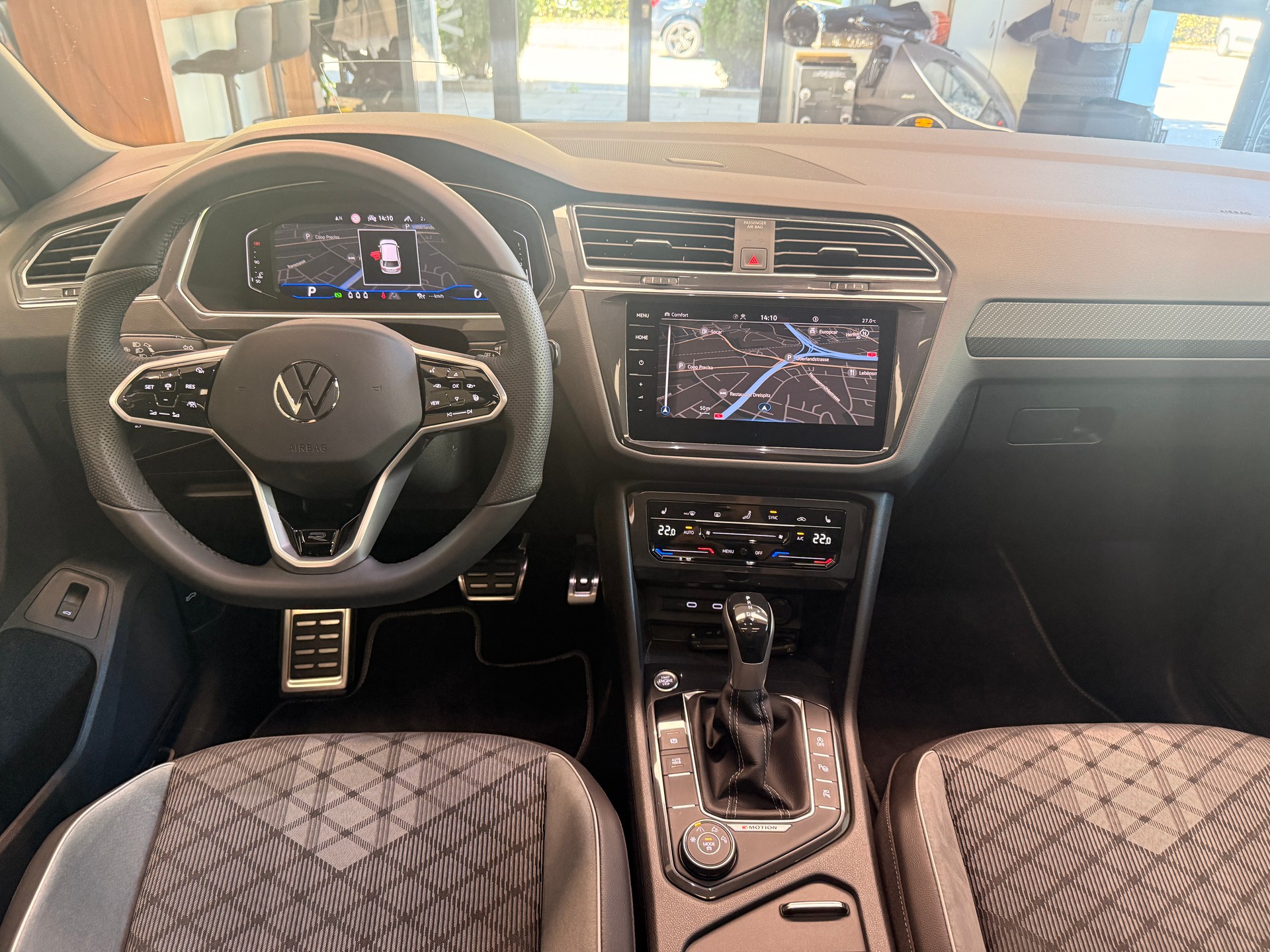 VW Tiguan 2.0 TSI R-Line DSG-image-5