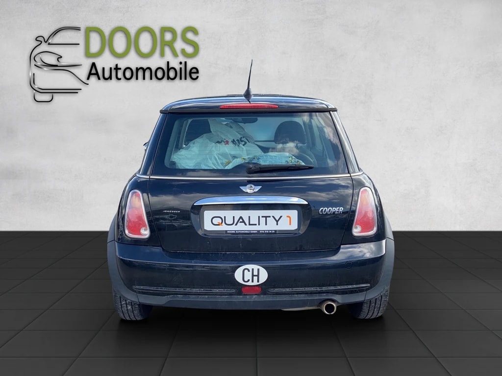 MINI One-showroom-element-3