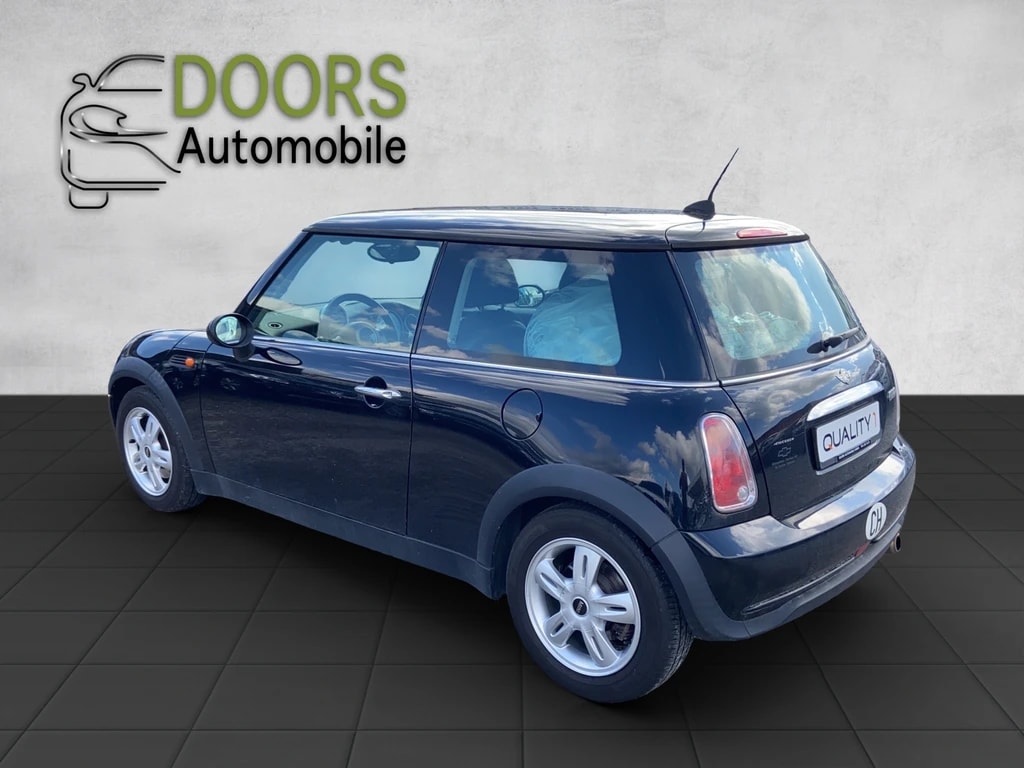 MINI One-showroom-element-2