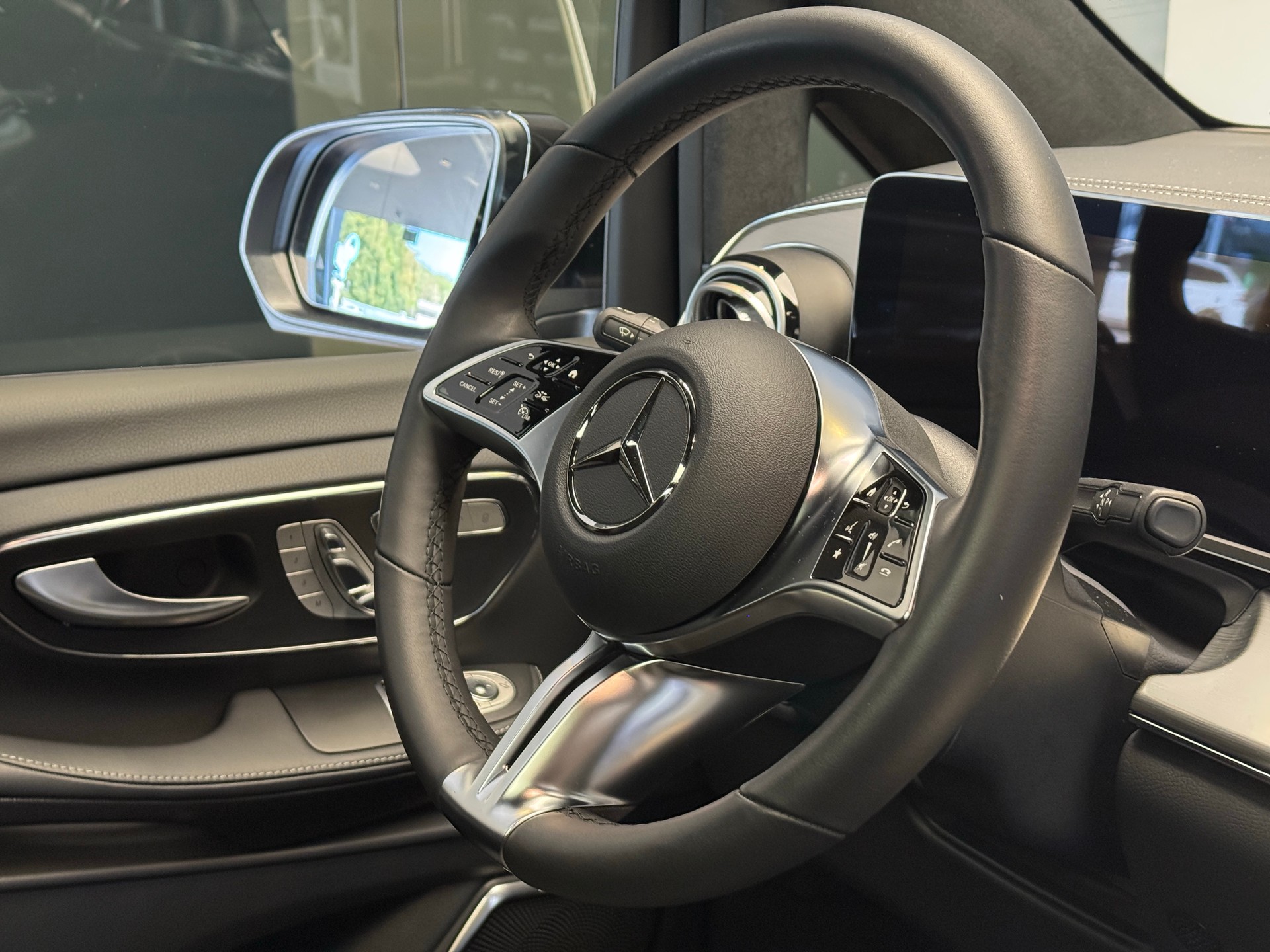 MERCEDES-BENZ V 300 d lang Exclusive 4Matic 9G-Tronic-image-9