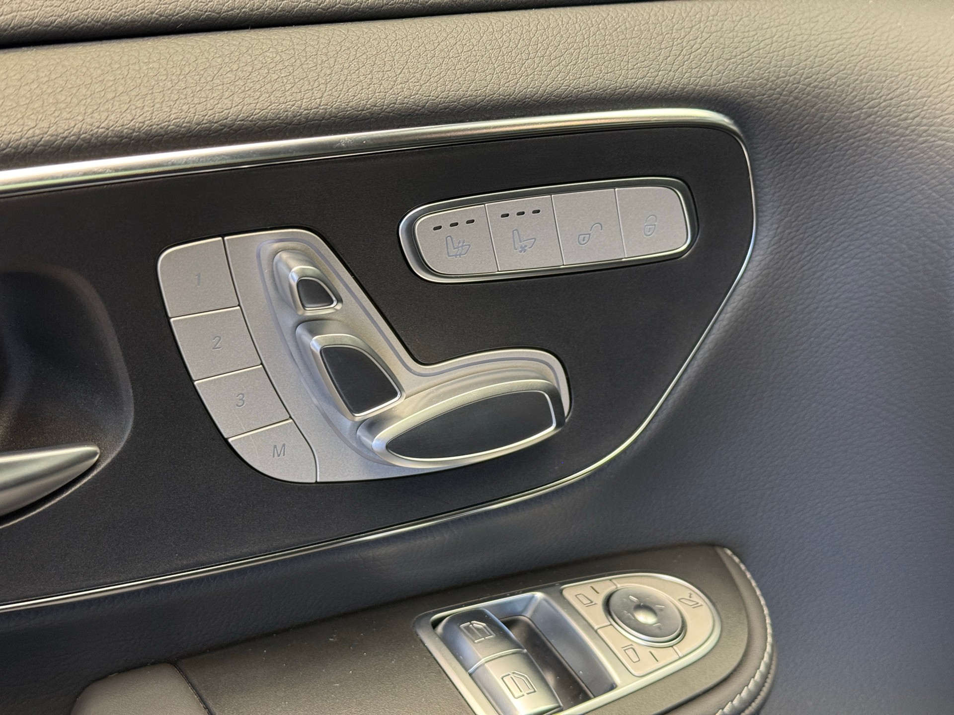 MERCEDES-BENZ V 300 d lang Exclusive 4Matic 9G-Tronic-image-14
