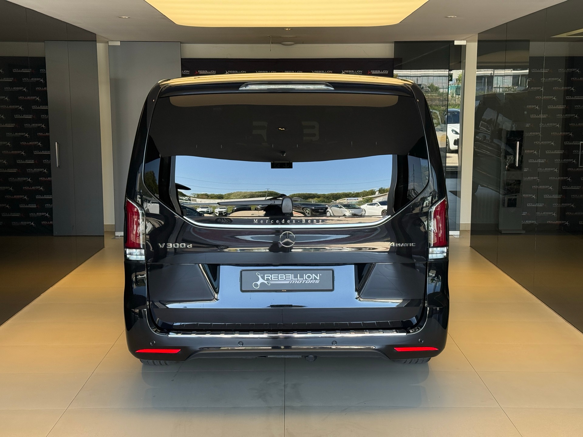 MERCEDES-BENZ V 300 d lang Exclusive 4Matic 9G-Tronic-image-4