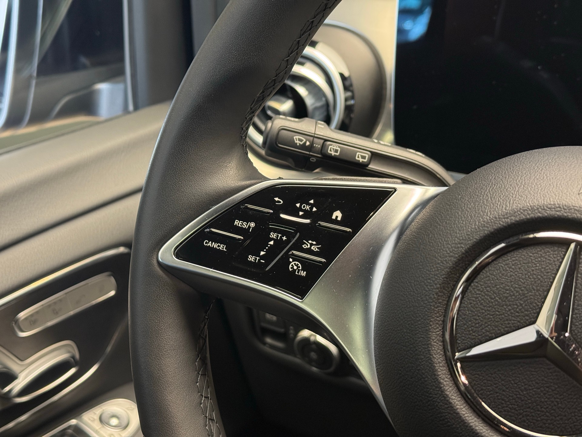 MERCEDES-BENZ V 300 d lang Exclusive 4Matic 9G-Tronic-image-12