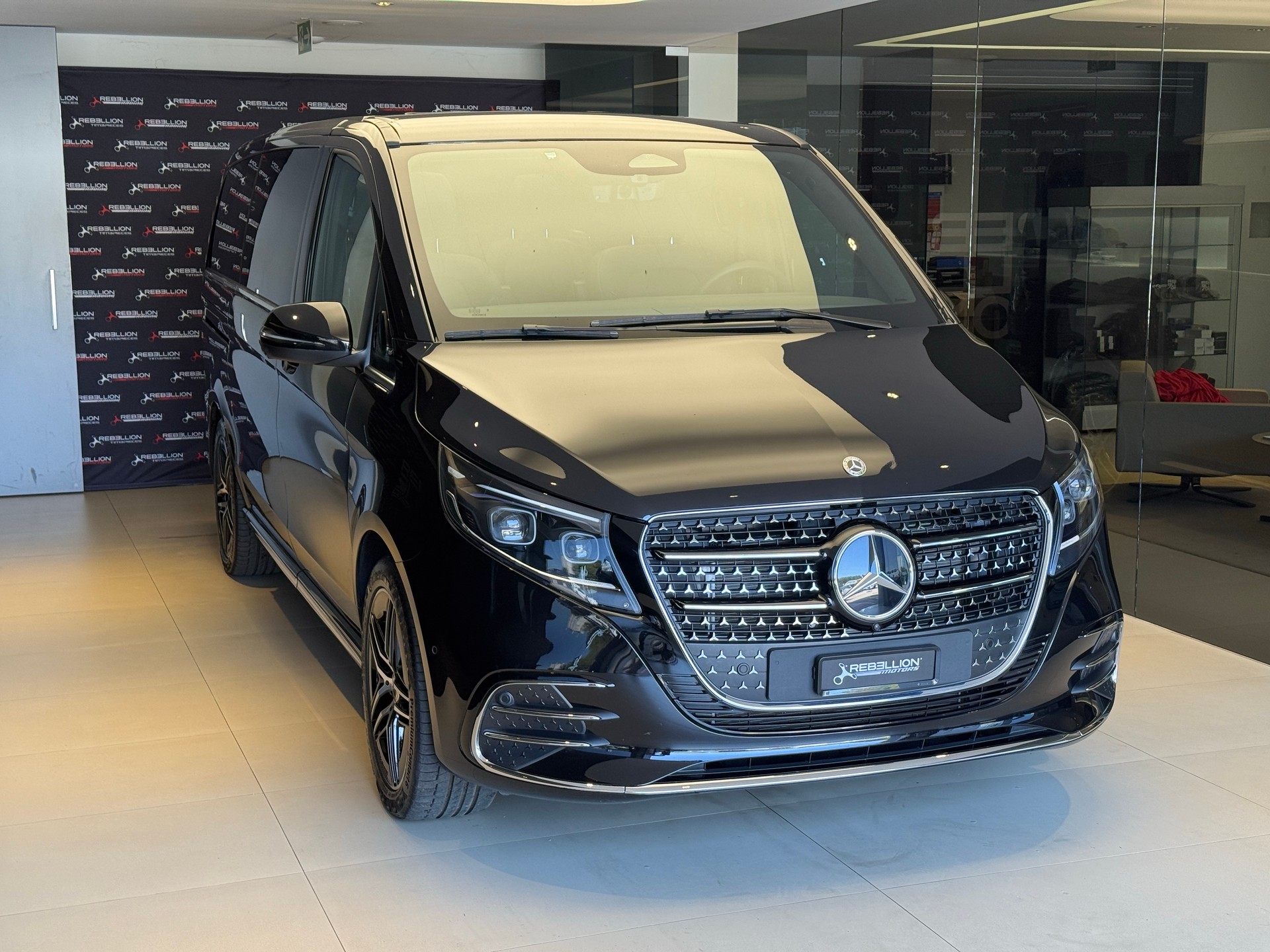 MERCEDES-BENZ V 300 d lang Exclusive 4Matic 9G-Tronic-showroom-element-2