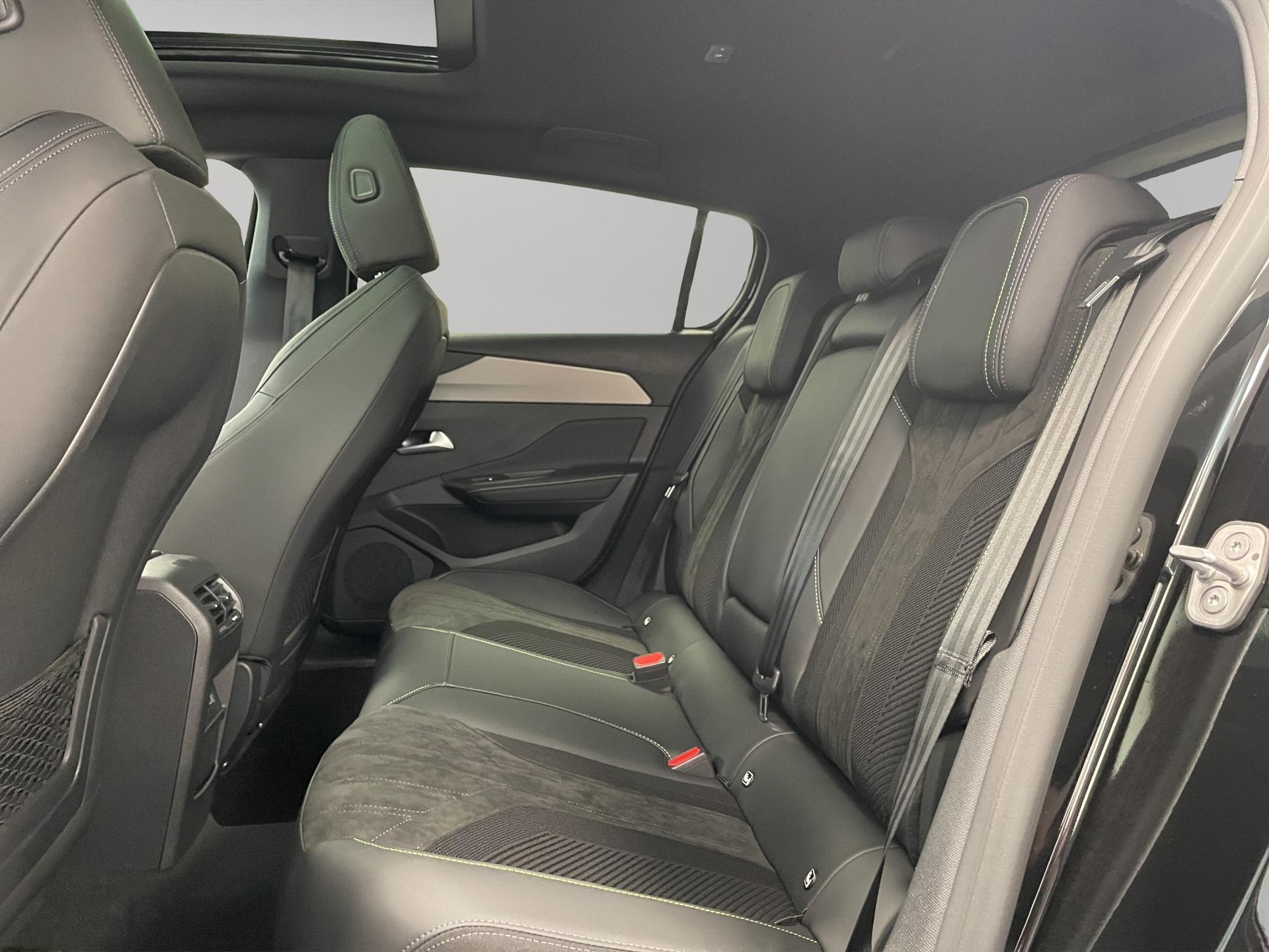 PEUGEOT 308 1.6 PHEV 180 GT-image-9
