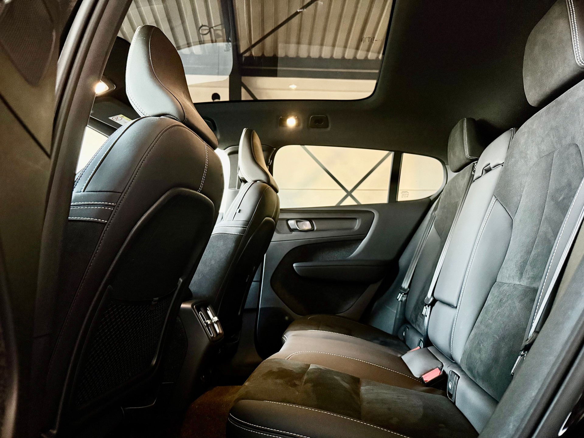 VOLVO C40 Recharge Twin AWD Pure Electric-image-6