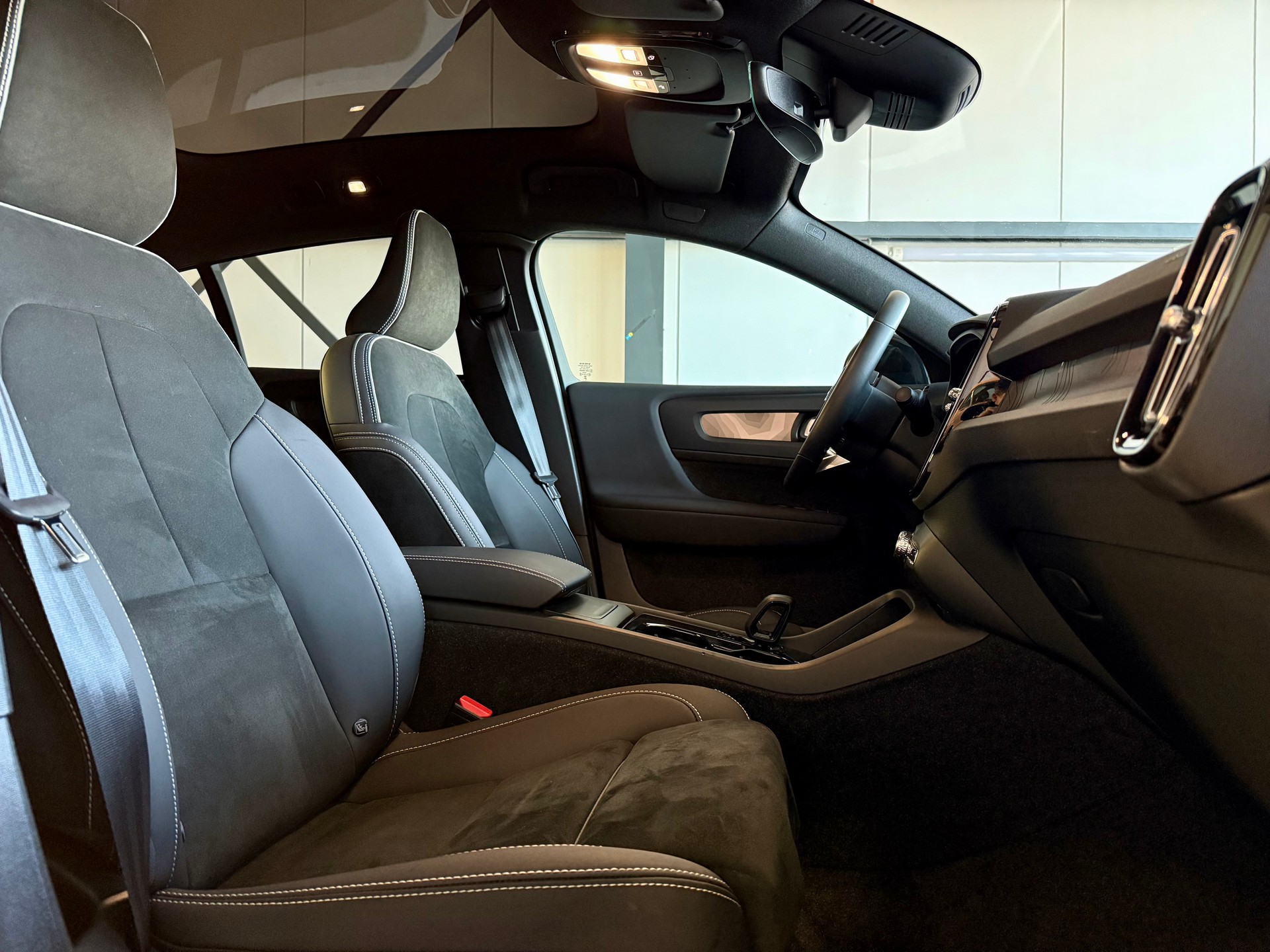 VOLVO C40 Recharge Twin AWD Pure Electric-image-5