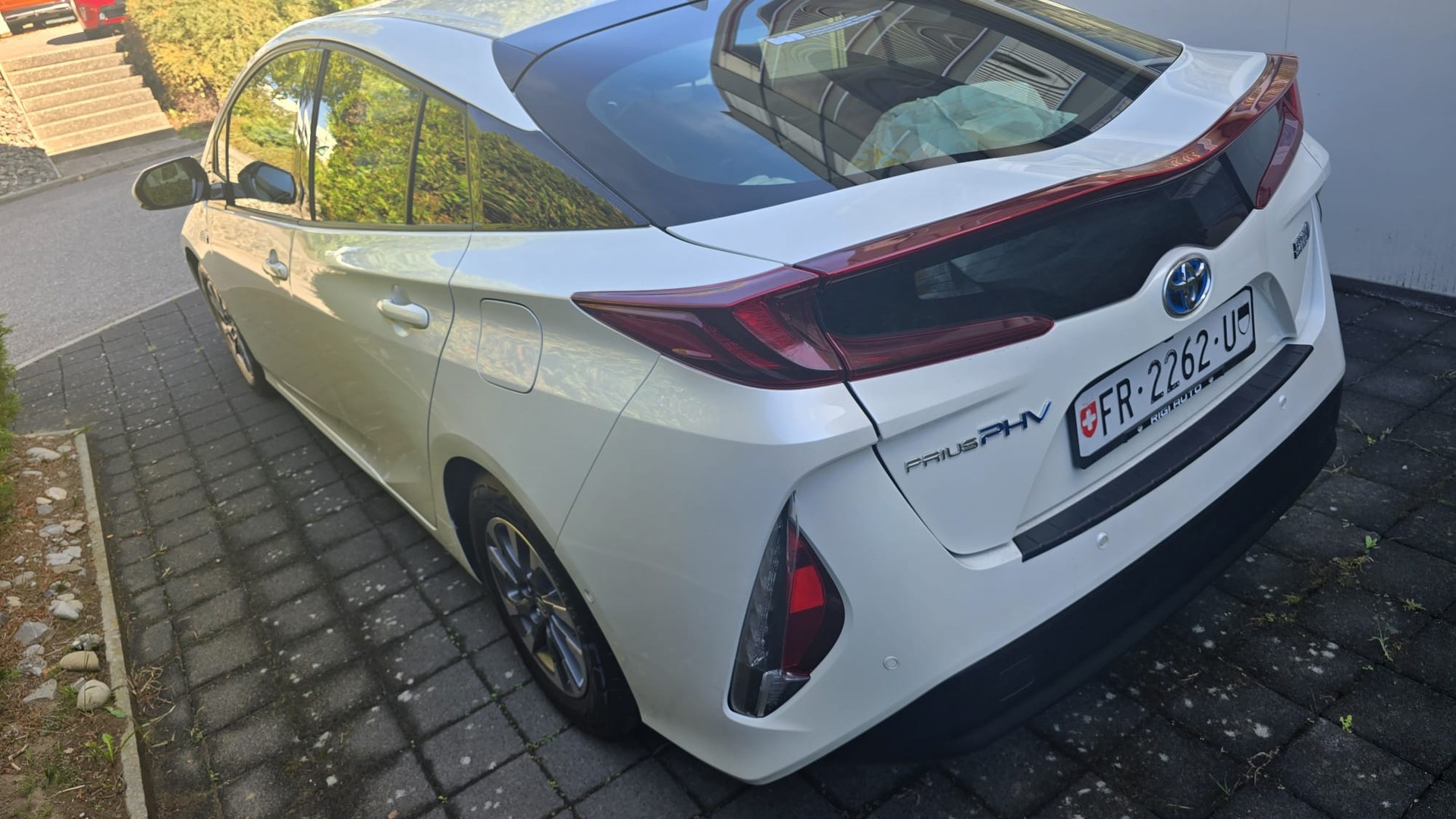 TOYOTA Prius 1.8 VVT-i Plug-in Hybrid Premium Leather / navi / DAB / 8 räder, roues-image-2