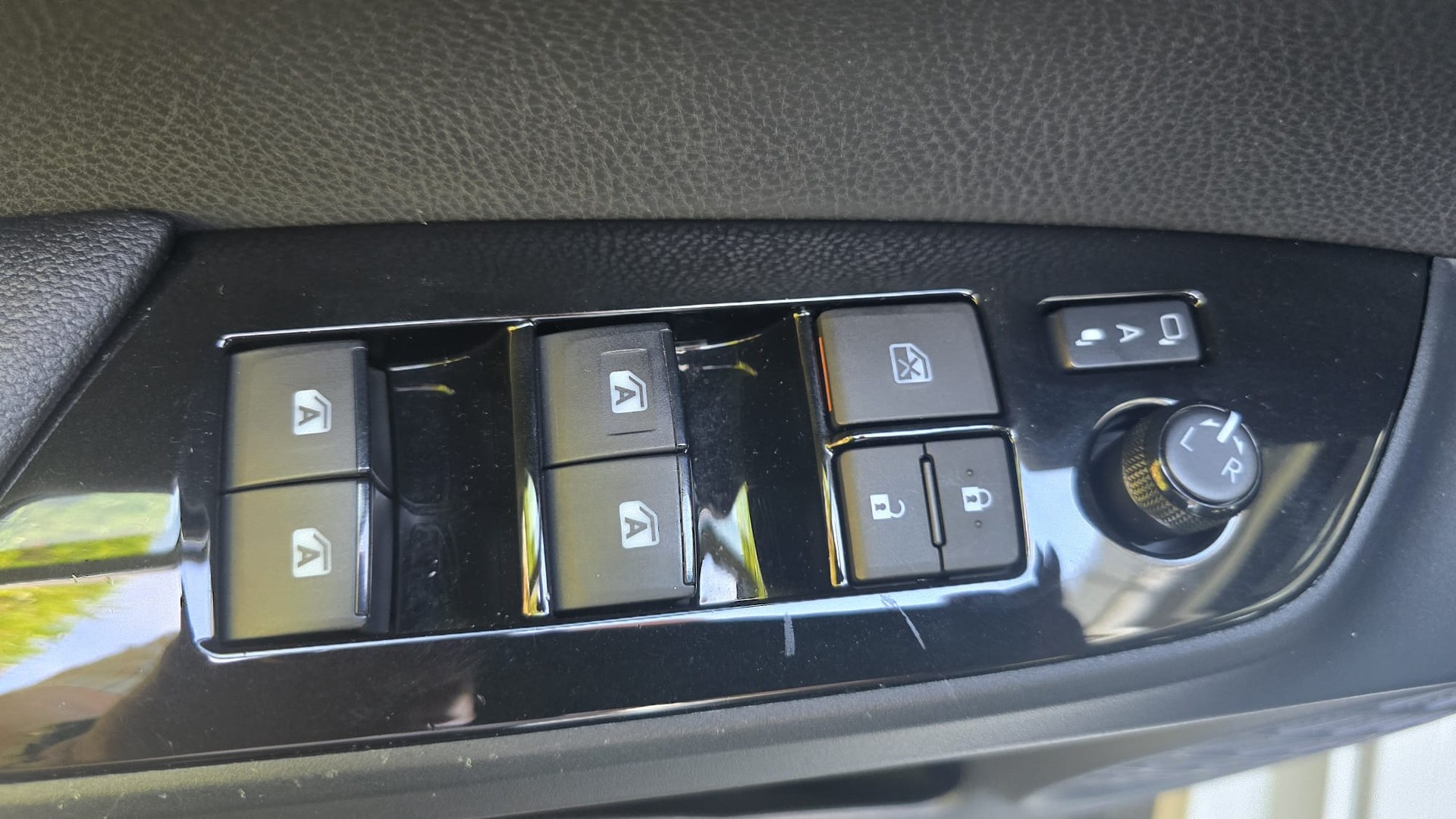 TOYOTA Prius 1.8 VVT-i Plug-in Hybrid Premium Leather / navi / DAB / 8 räder, roues-image-6