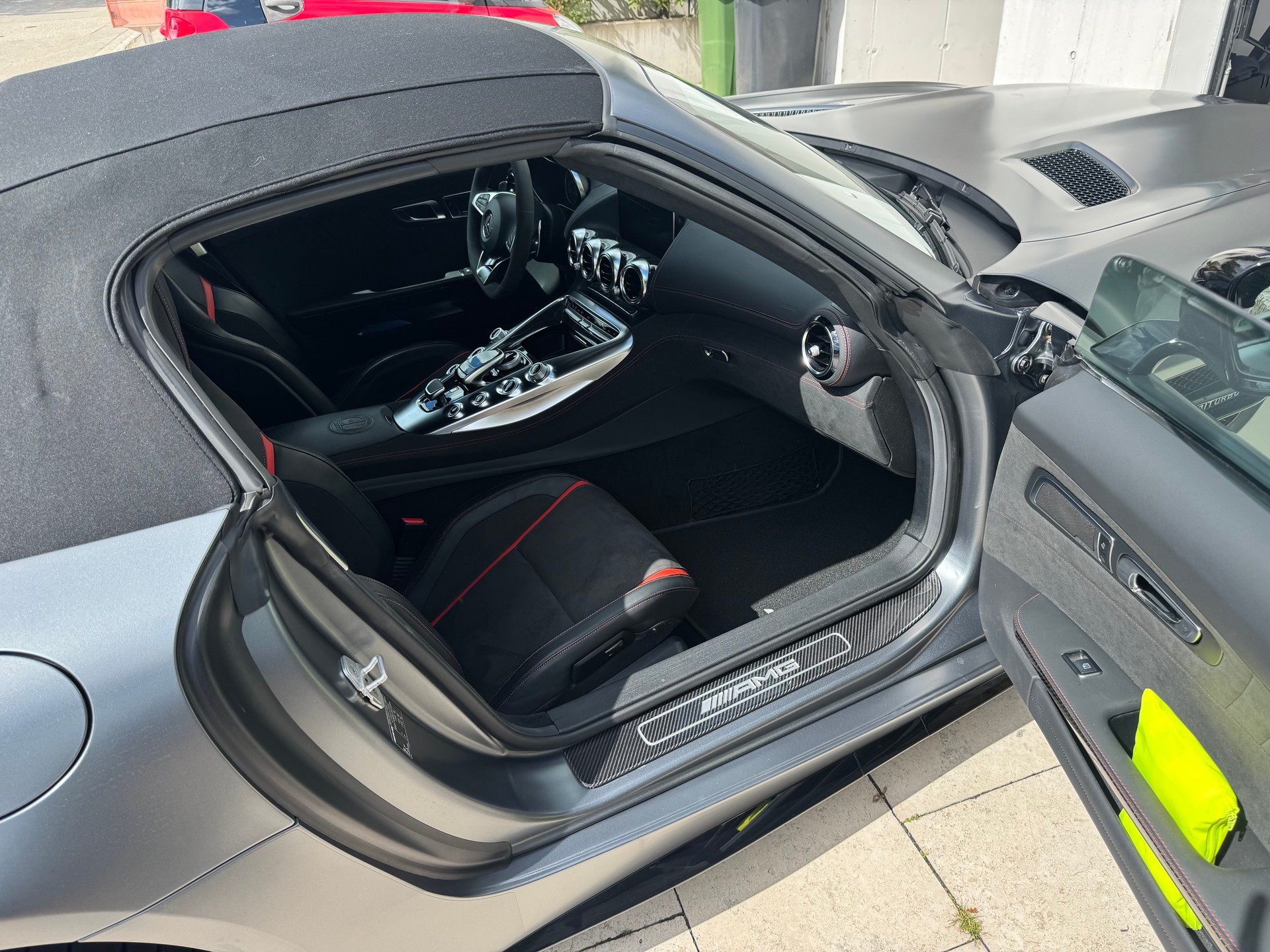 MERCEDES-BENZ AMG GT C-image-1