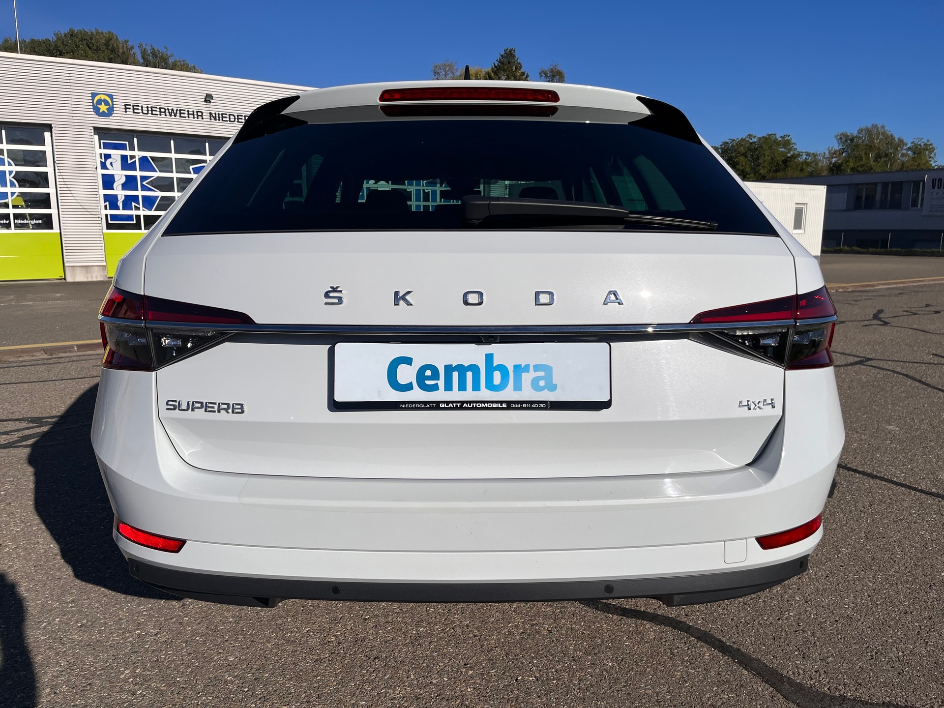 SKODA SKODA Superb Combi 2.0 TDi Style 4x4 DSG * MY SKODA PAKET - LEDER ALCANTARA - PEARL WEISS METALLIC - AHK 2200kg *-image-4