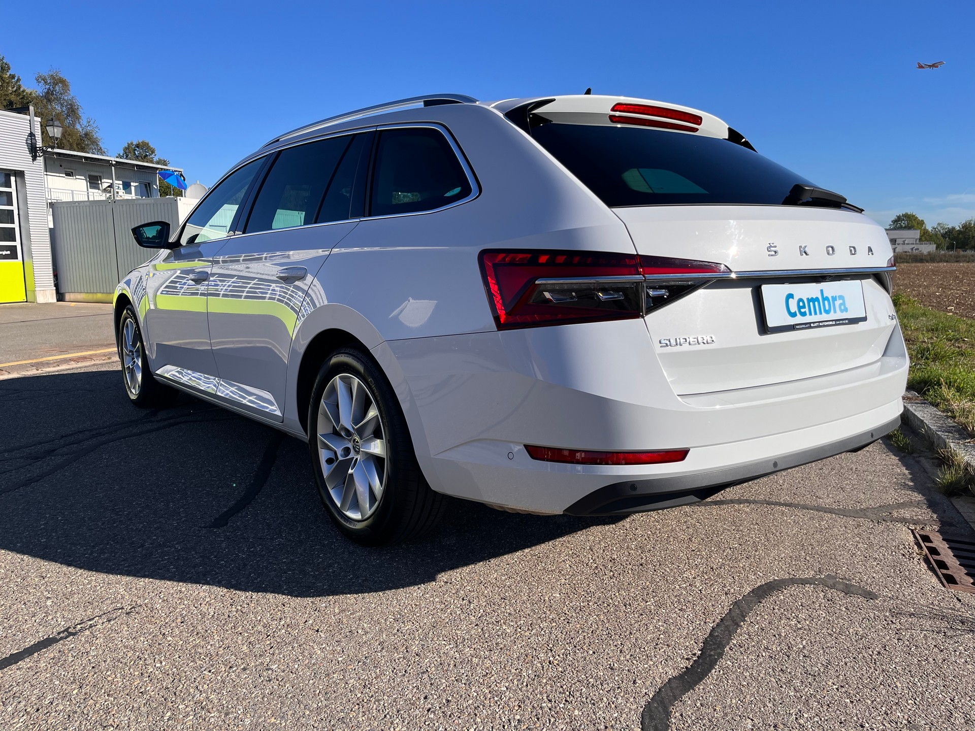 SKODA SKODA Superb Combi 2.0 TDi Style 4x4 DSG * MY SKODA PAKET - LEDER ALCANTARA - PEARL WEISS METALLIC - AHK 2200kg *-image-3
