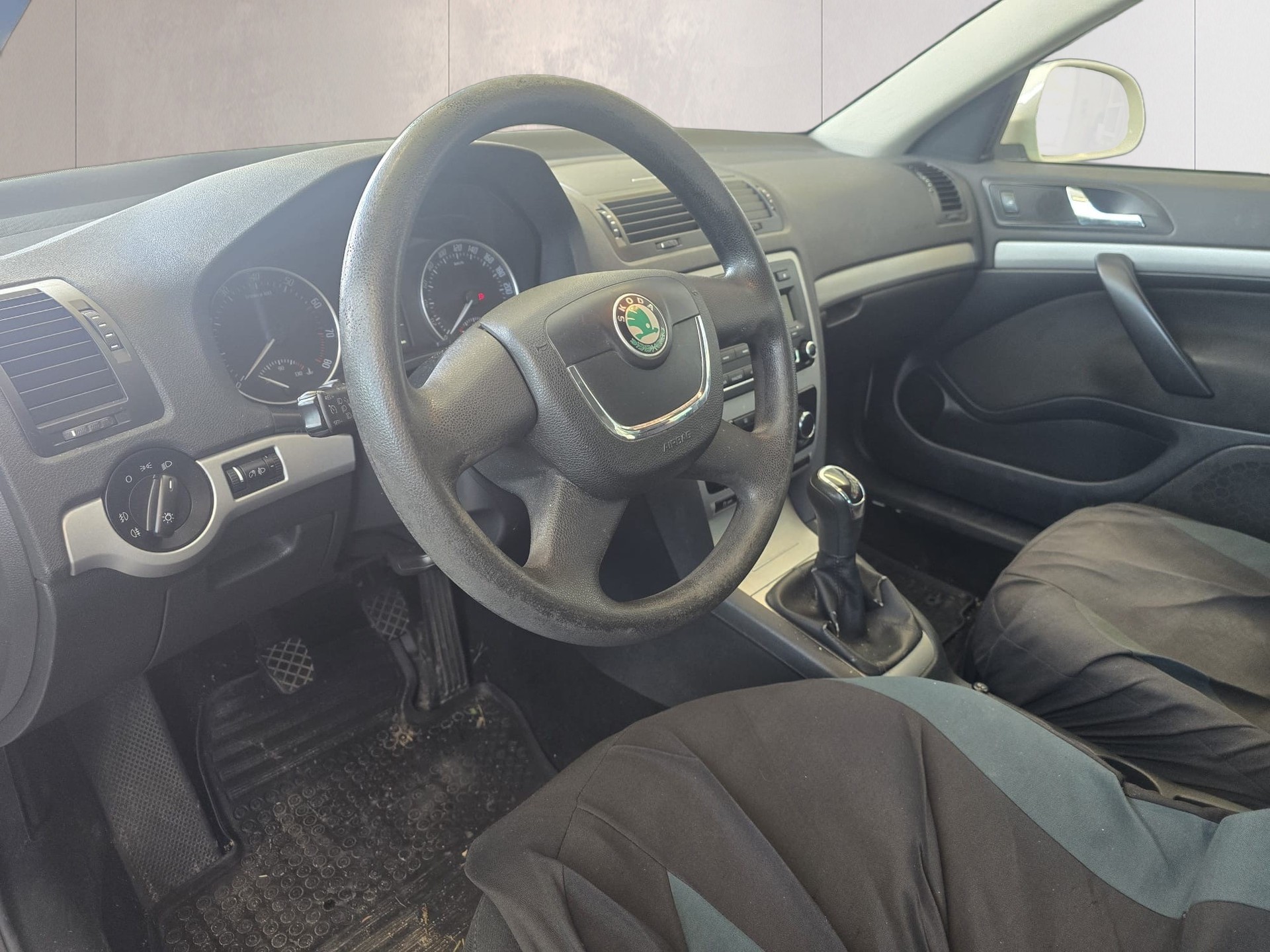 SKODA Octavia Combi 1.8 TSI Laurin & Klement 4x4-image-13