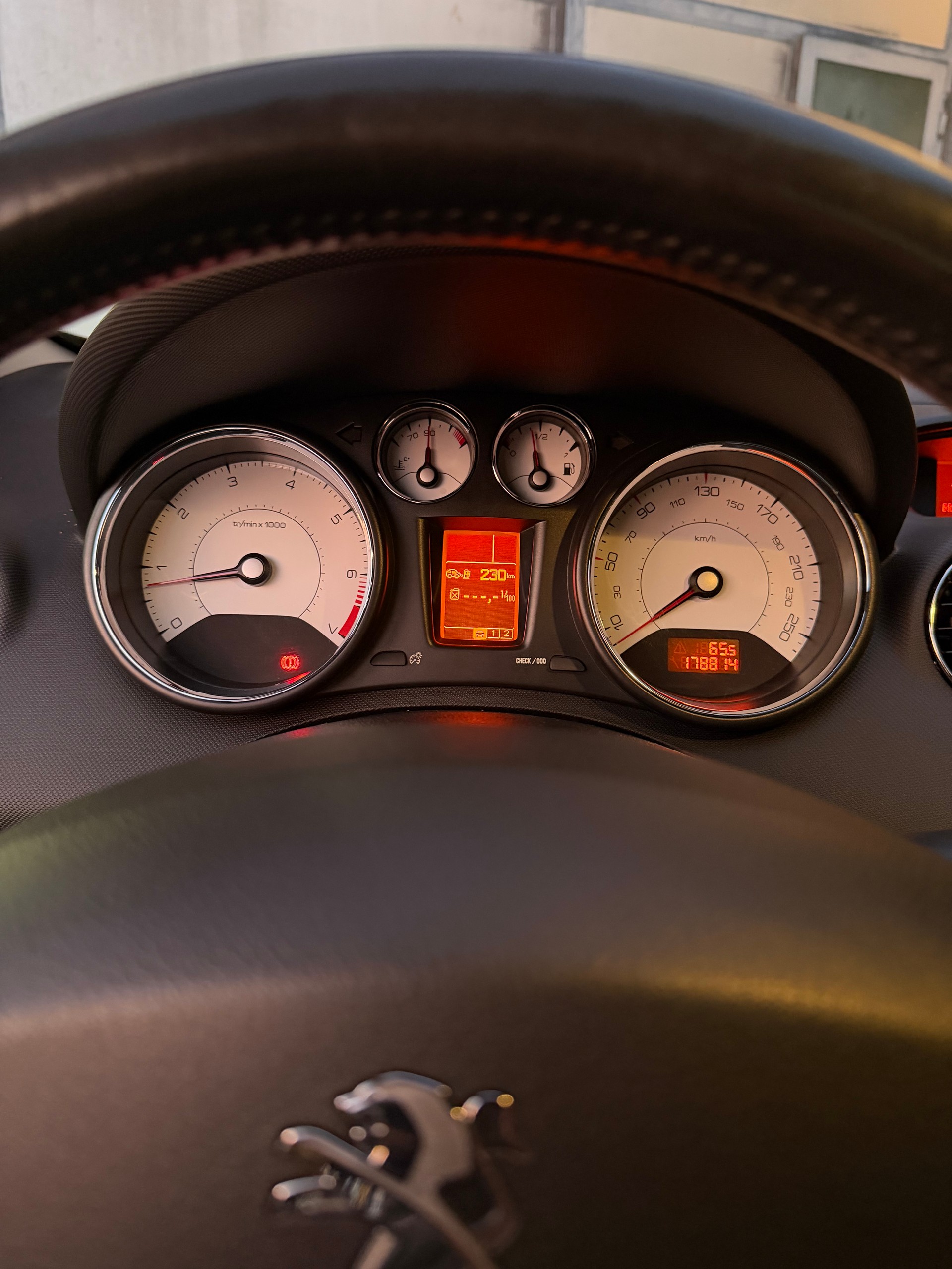 PEUGEOT 308 CC 1.6 16V Turbo Allure-image-7