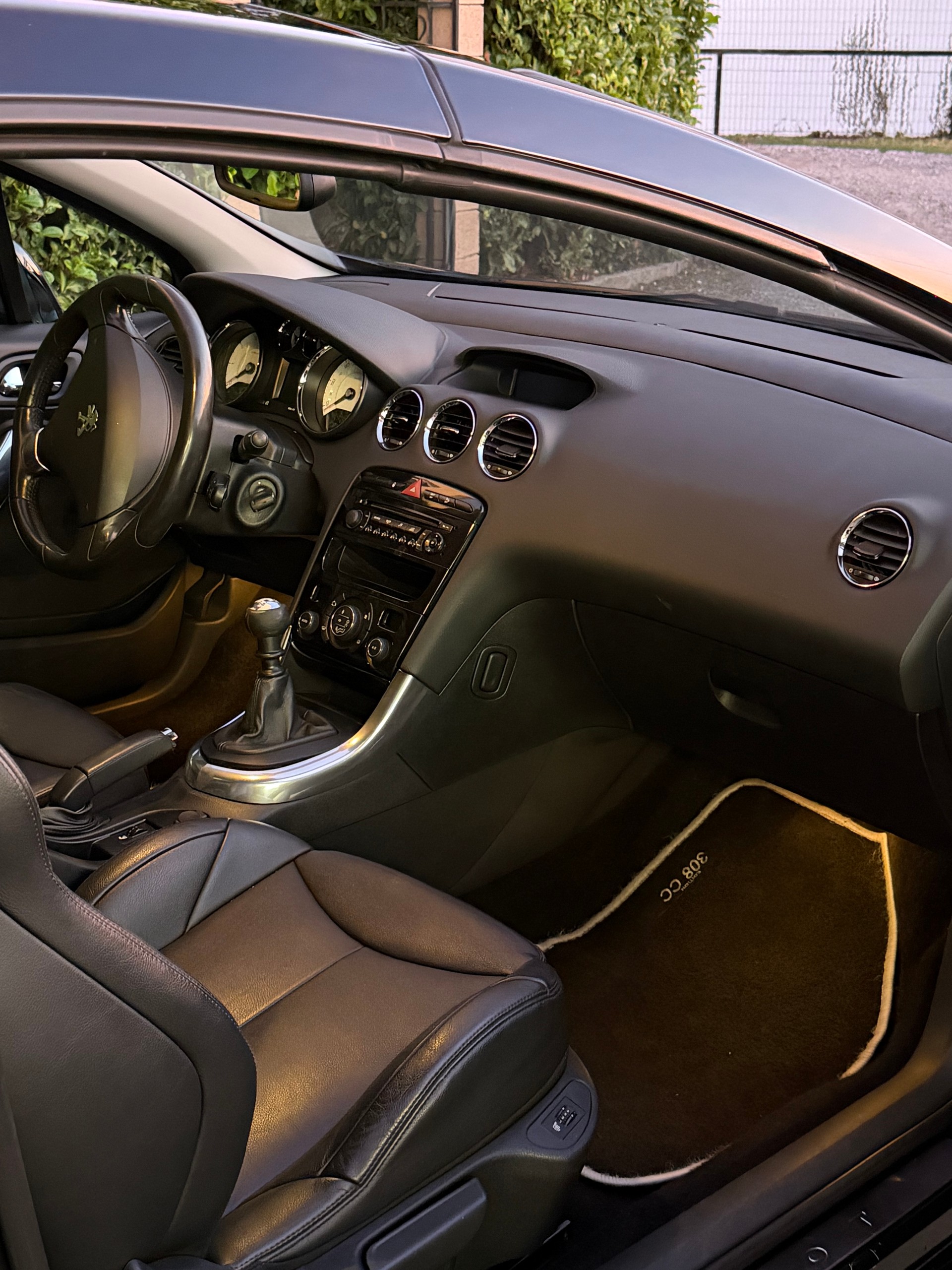 PEUGEOT 308 CC 1.6 16V Turbo Allure-image-5