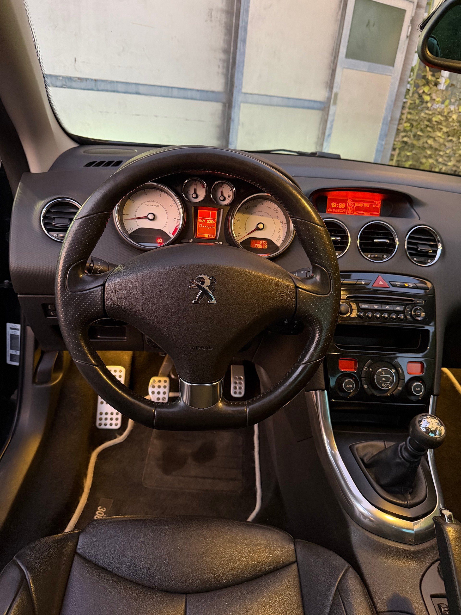 PEUGEOT 308 CC 1.6 16V Turbo Allure-image-6