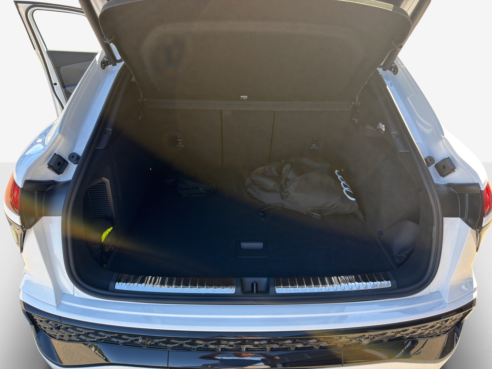 AUDI Q3 Sportback e-hybrid 200 kW S tronig-image-12