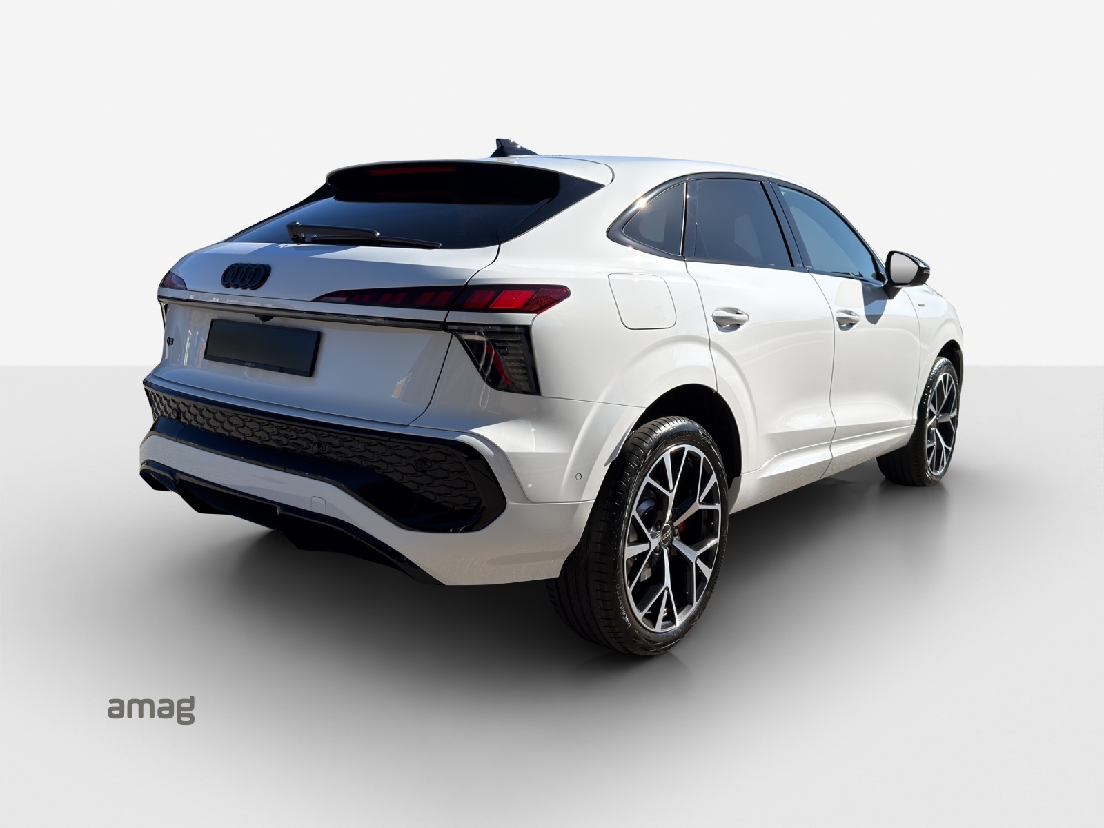 AUDI Q3 Sportback e-hybrid 200 kW S tronig-image-4