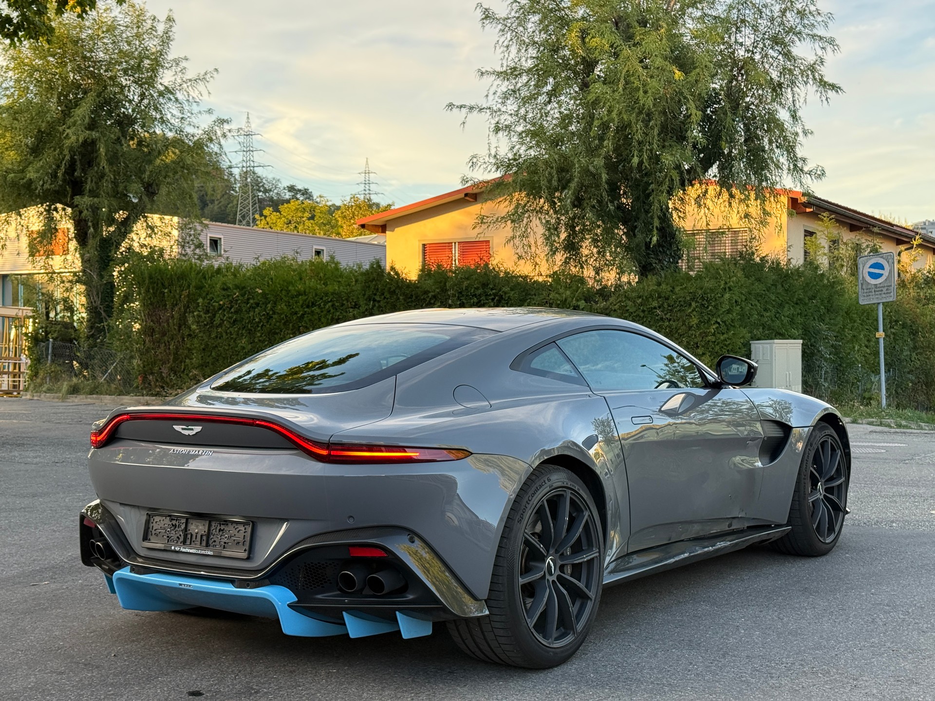 ASTON MARTIN V8 Vantage 4.0 Coupé-image-4