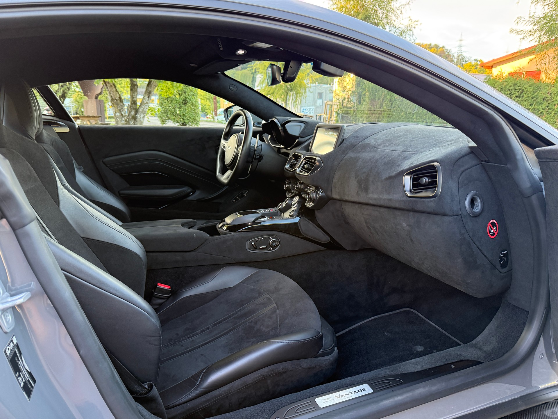 ASTON MARTIN V8 Vantage 4.0 Coupé-image-15