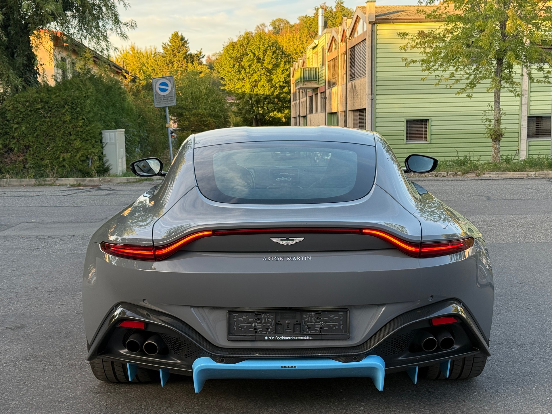 ASTON MARTIN V8 Vantage 4.0 Coupé-image-9