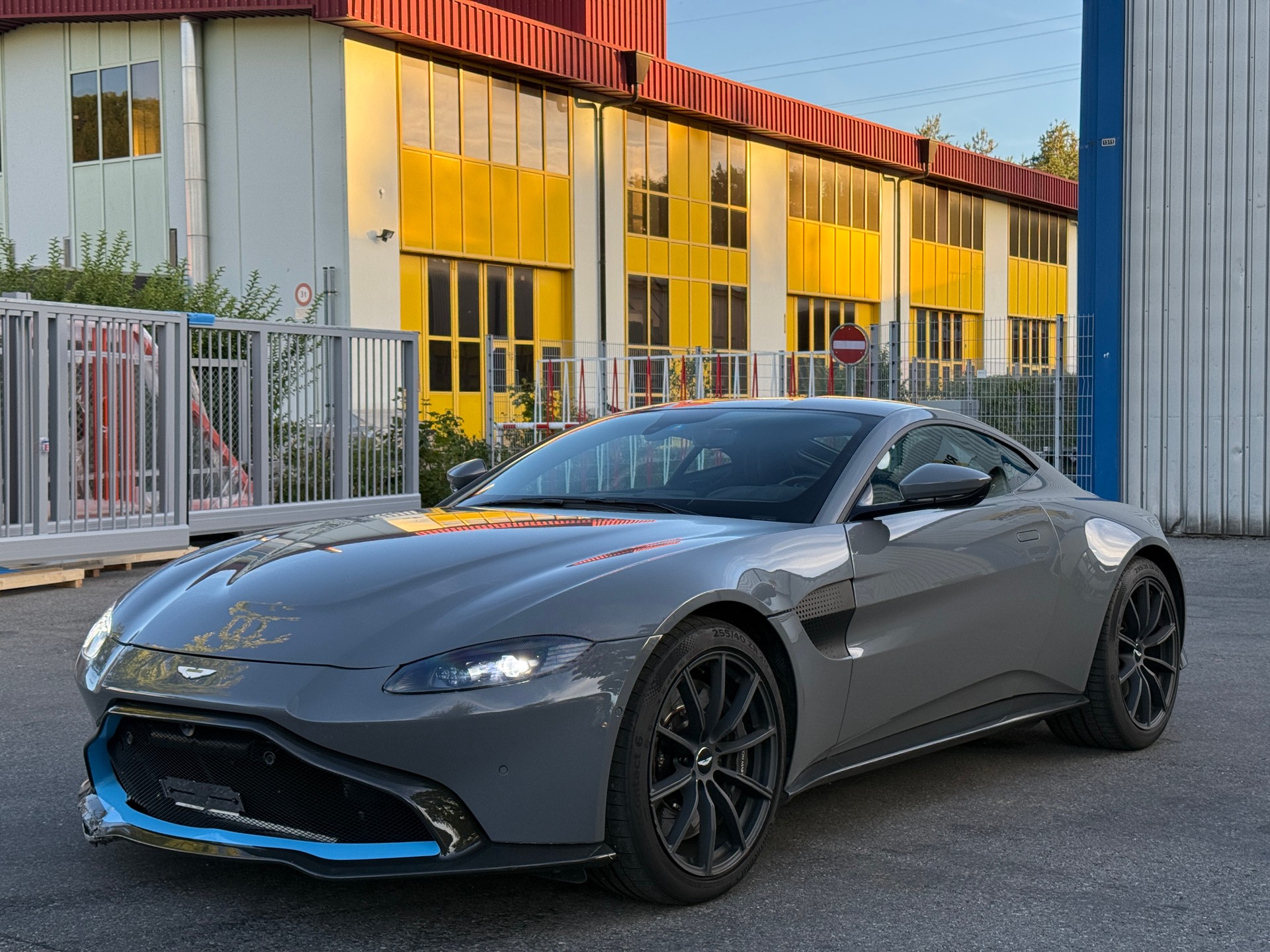 ASTON MARTIN V8 Vantage 4.0 Coupé-image-3