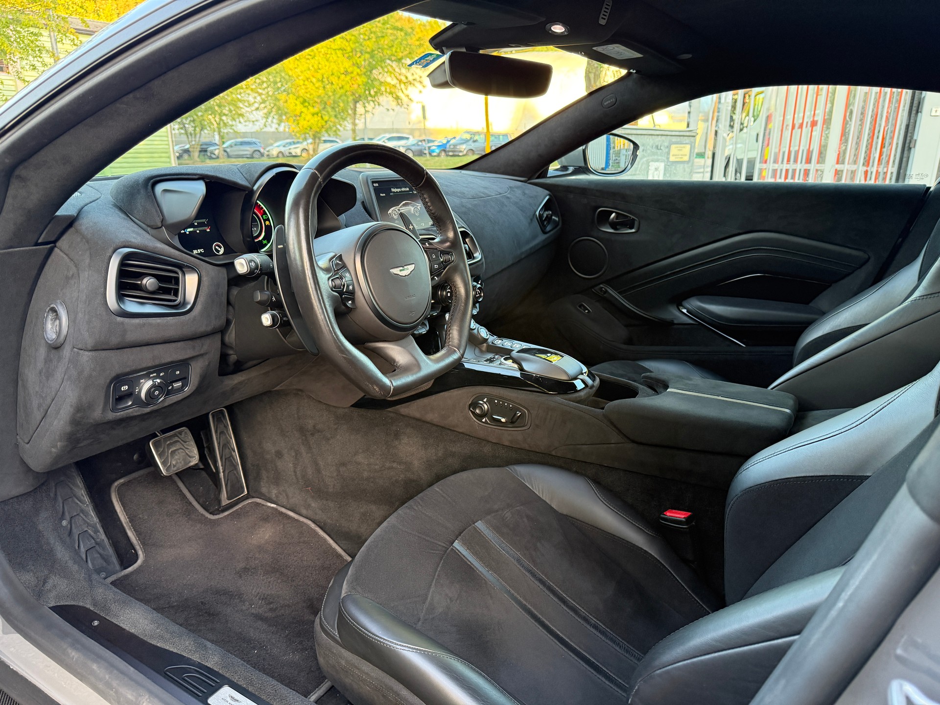 ASTON MARTIN V8 Vantage 4.0 Coupé-image-12