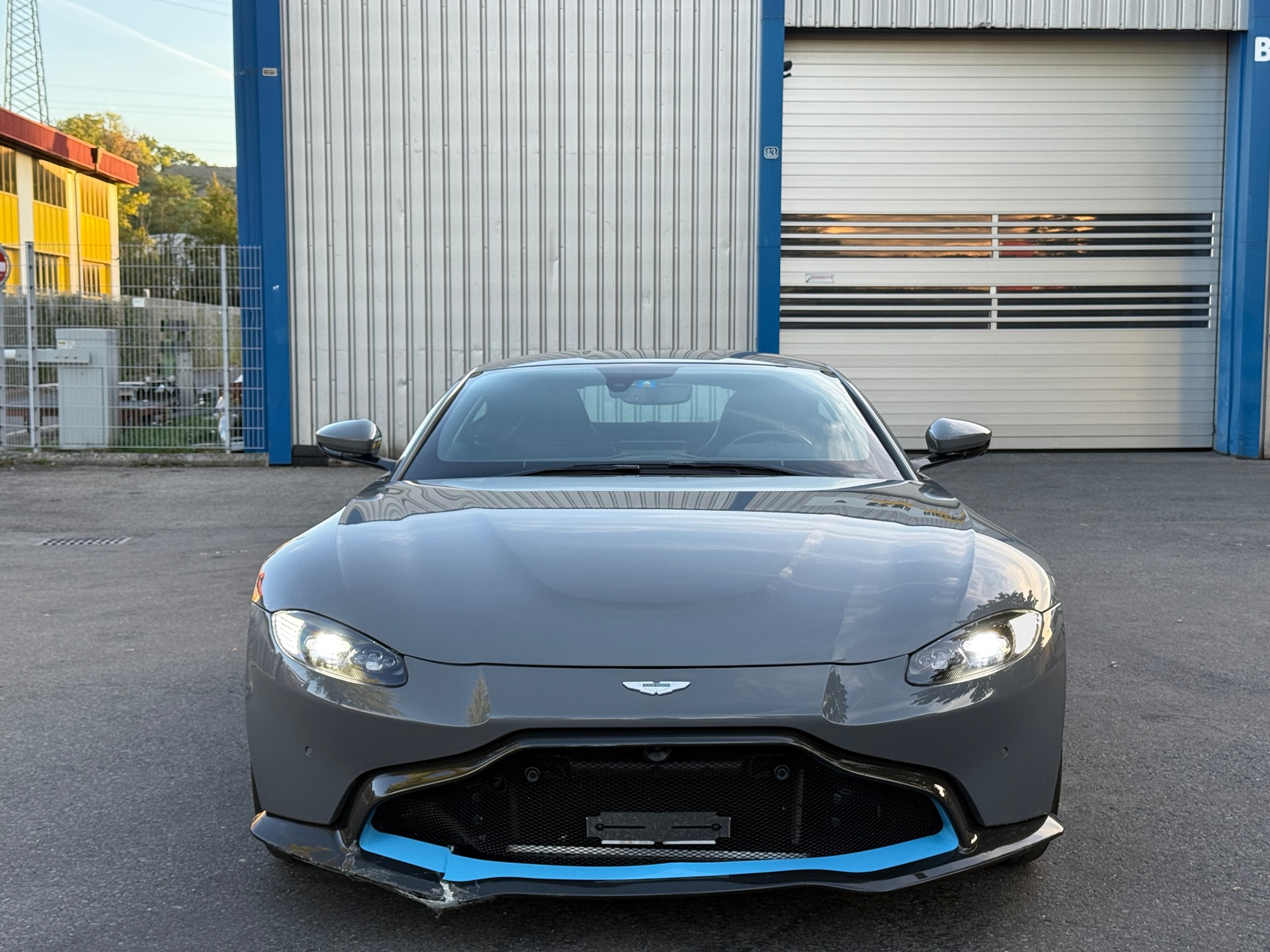 ASTON MARTIN V8 Vantage 4.0 Coupé-image-2