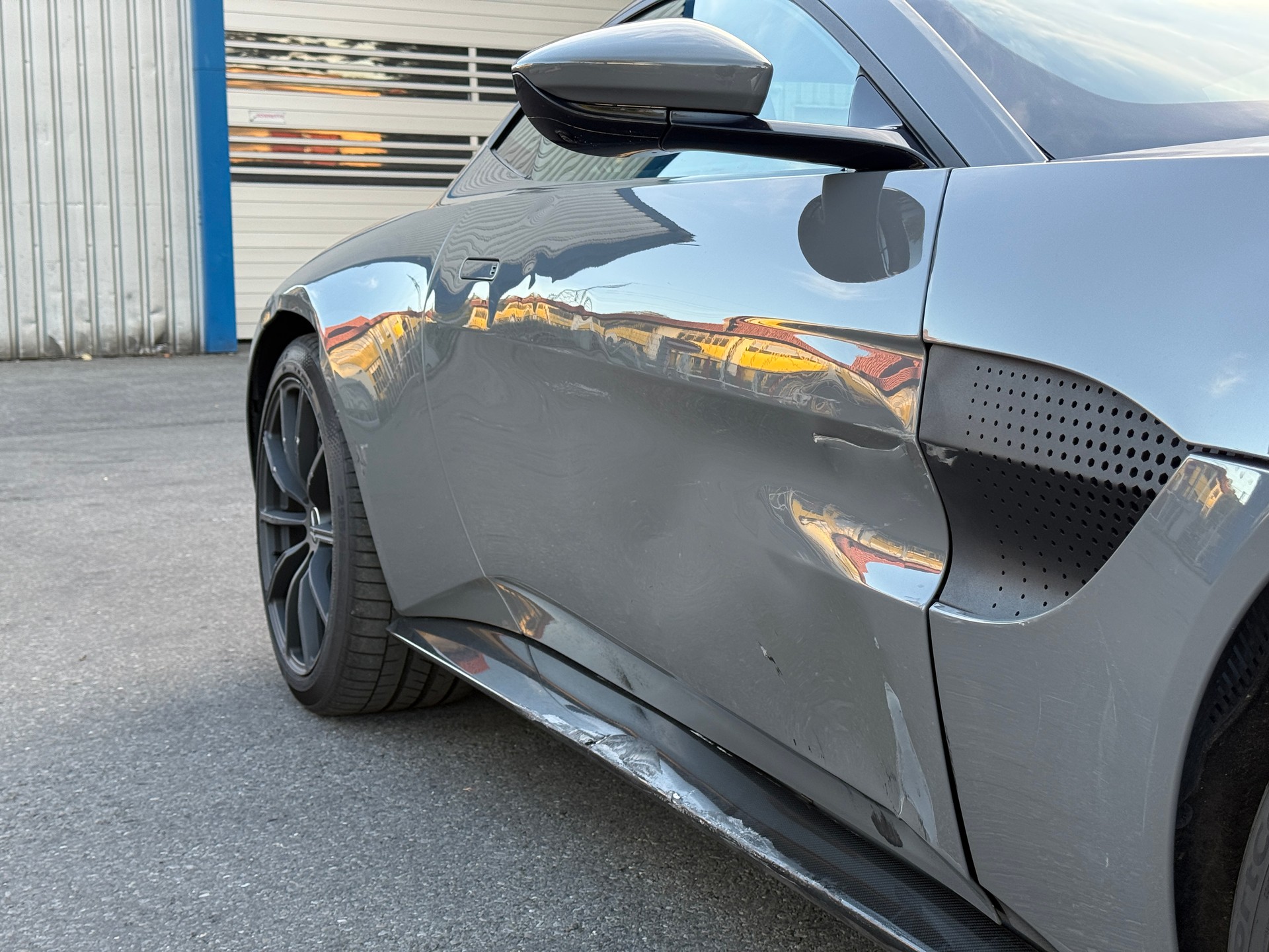 ASTON MARTIN V8 Vantage 4.0 Coupé-image-7